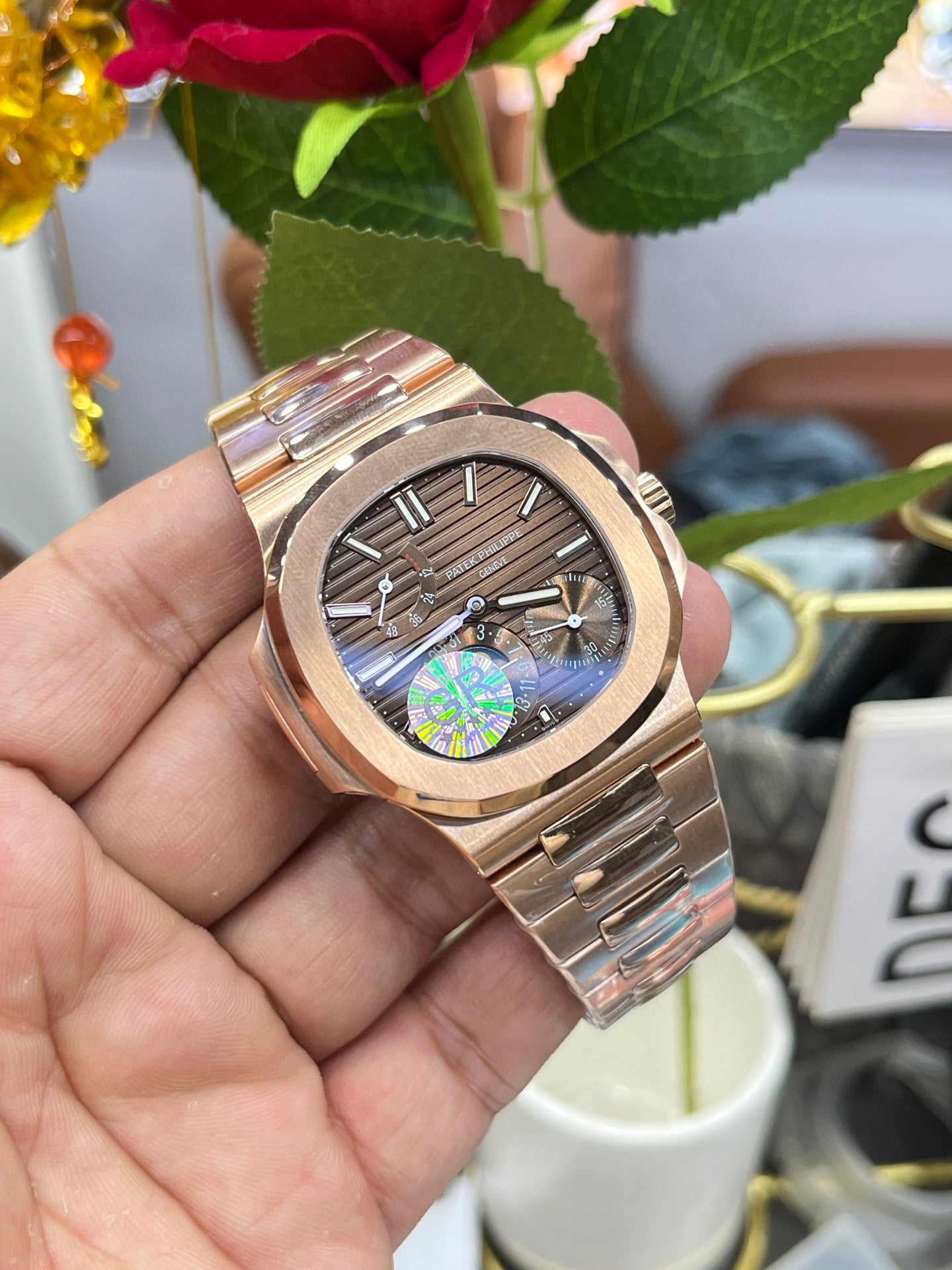 Patek Philippe Nautilus 5712/1R-001 (Patek Philippe Nautilus из розового золота)