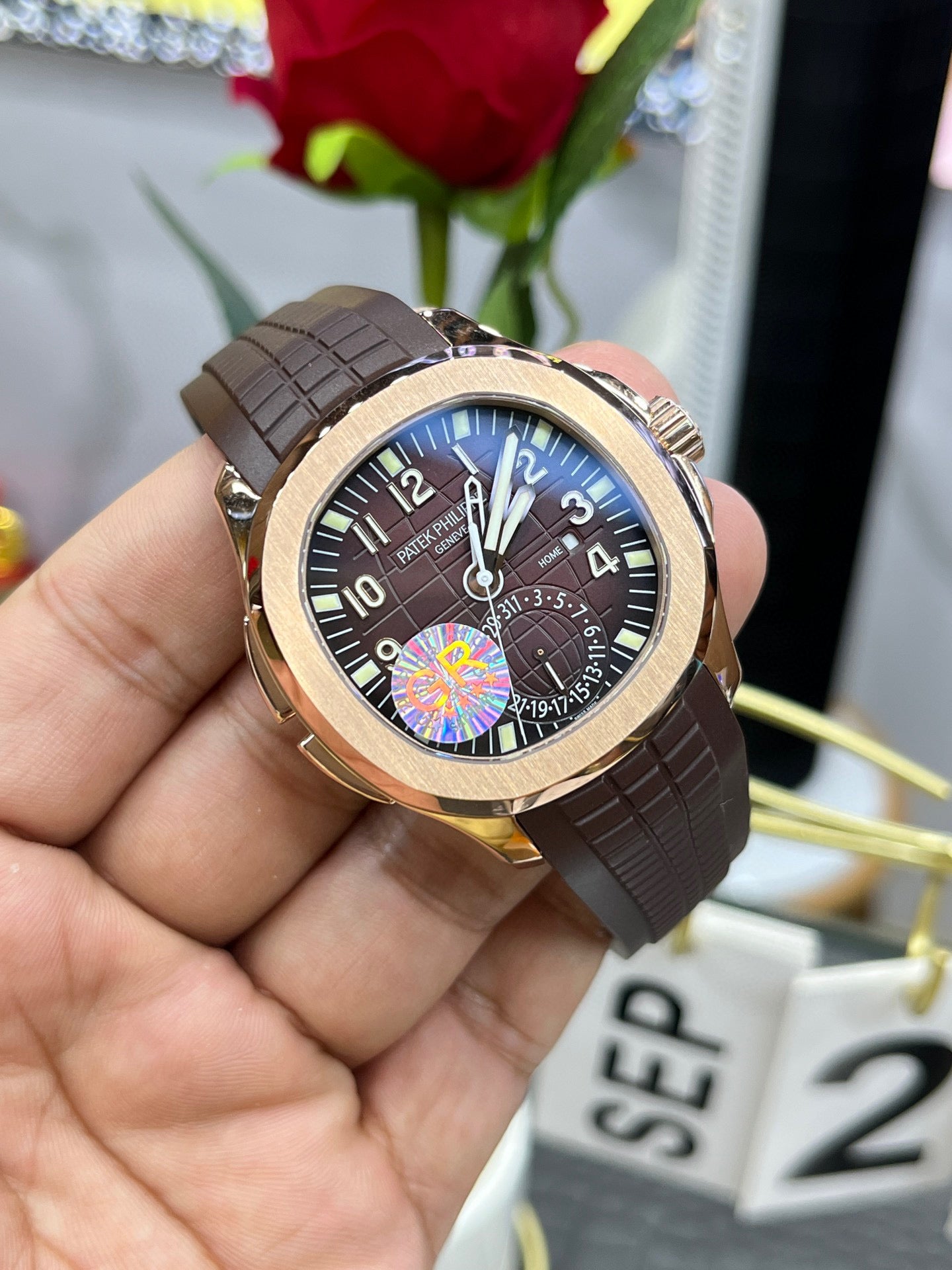Patek Philippe Aquanaut Travel Time 5164R-001 («Акванавт Travel Time», «граната», розовое золото)
