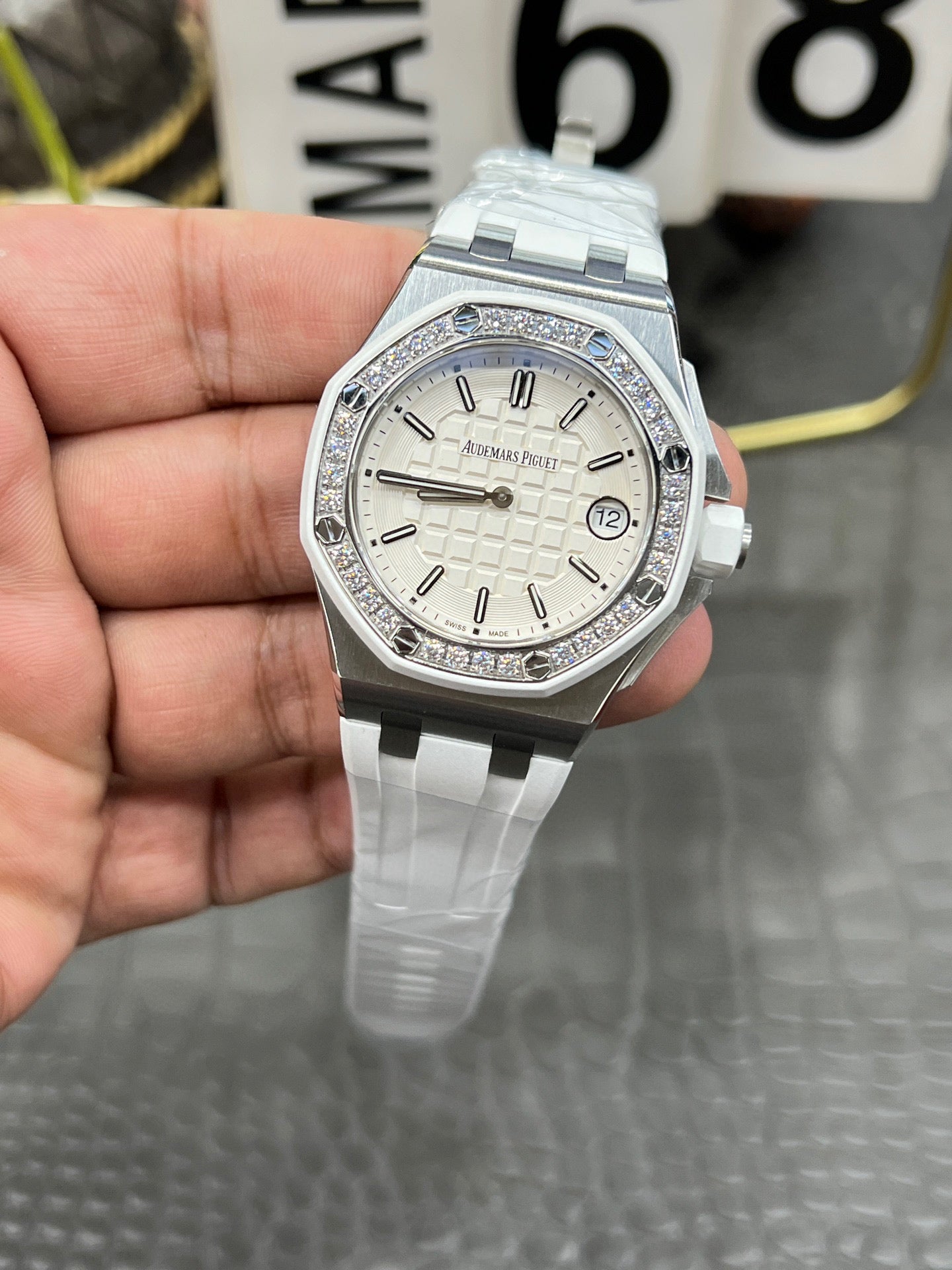 Audemars Piguet Royal Oak Offshore Diver Quartz 37mm – Ref. 67540SK.ZZ.A010CA.01 (White Dial, Diamond-Set Bezel)
