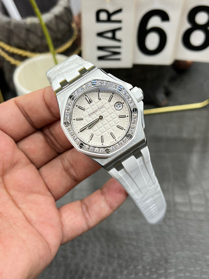 Audemars Piguet Royal Oak Offshore Diver Quartz 37mm – Ref. 67540SK.ZZ.A010CA.01 (White Dial, Diamond-Set Bezel)