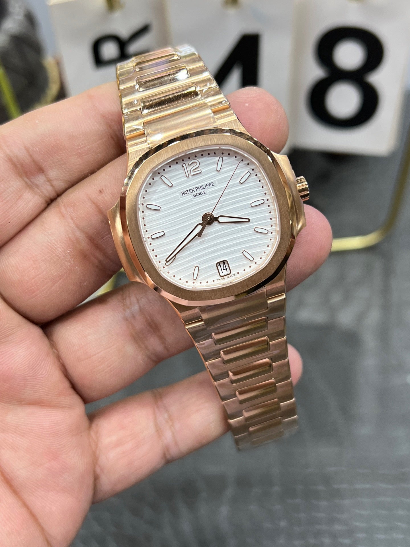 Patek Philippe Nautilus 35.2 mm – Ref. 7118/1R-001