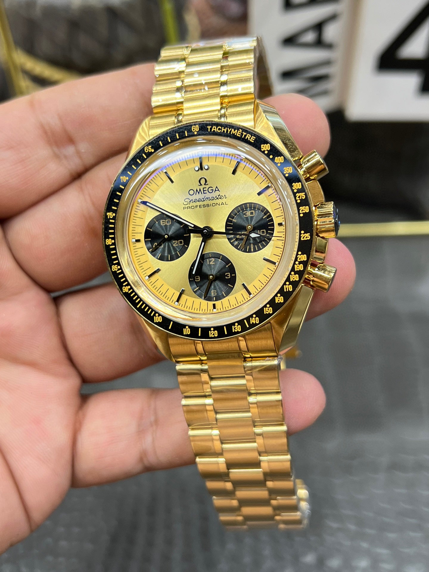 Omega Speedmaster 42 mm – Ref. 310.62.42.50.99.001 (Moonshine™ 18K Gold, Panda Dial)