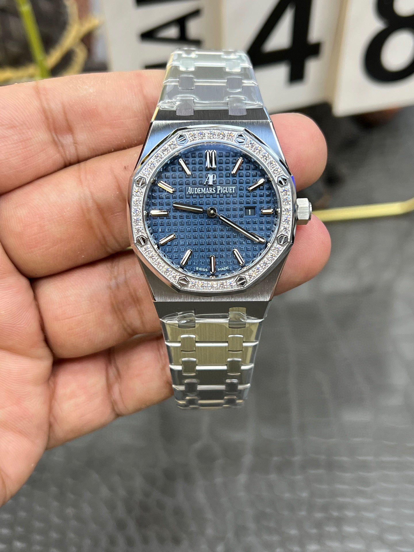 Audemars Piguet Royal Oak 37 mm – Ref. 67651IP
