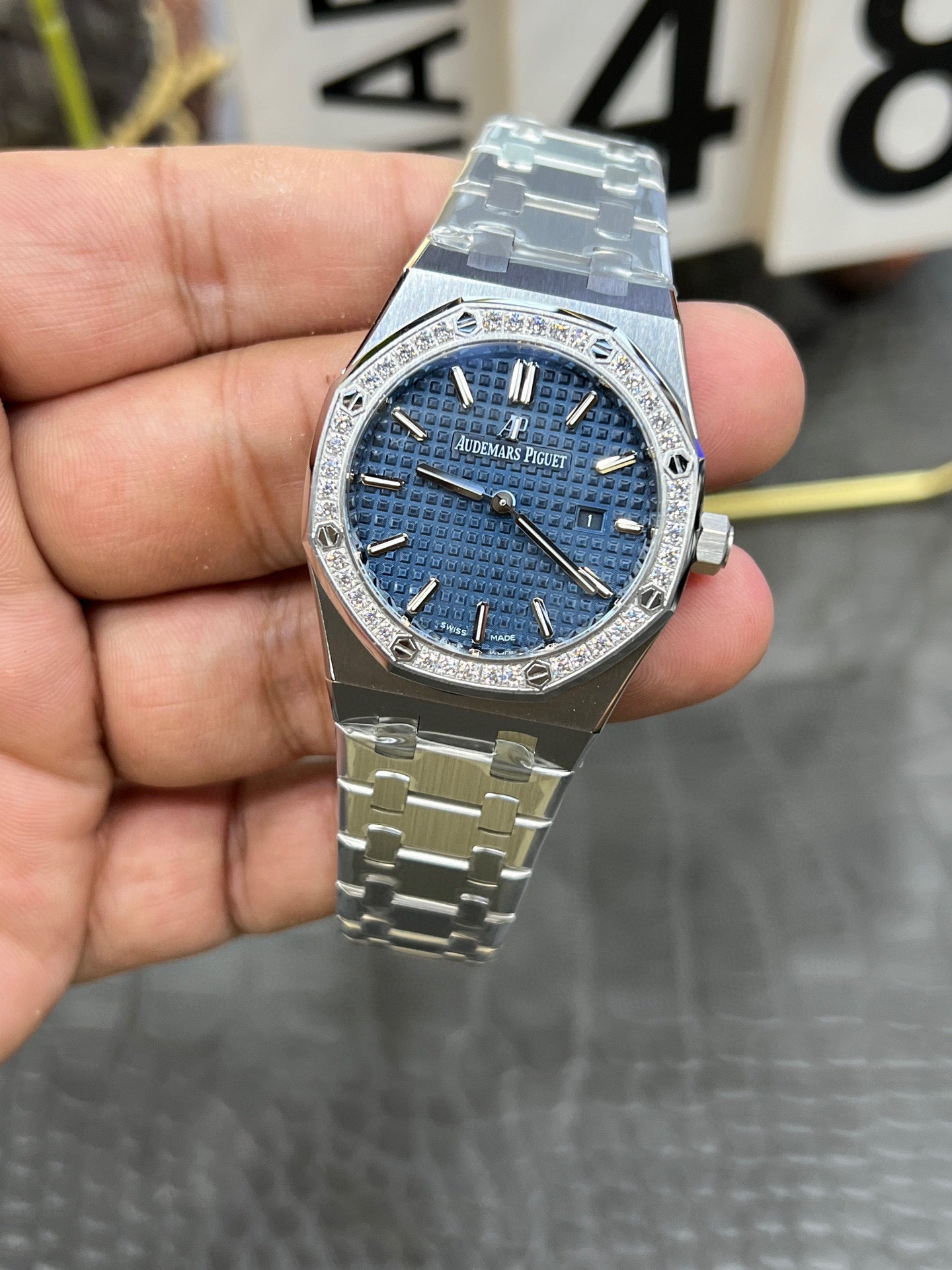 Audemars Piguet Royal Oak 37 mm – Ref. 67651IP