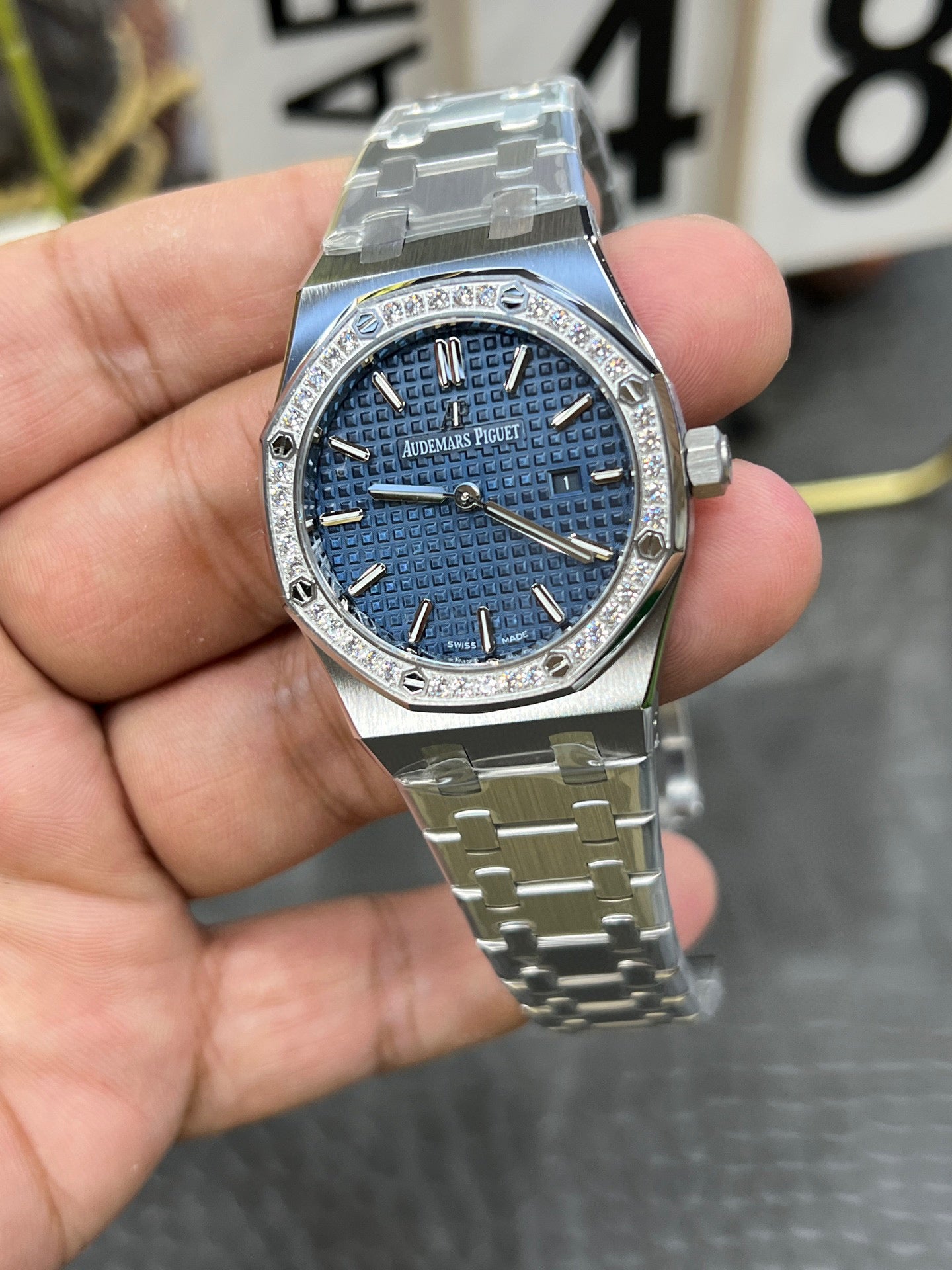 Audemars Piguet Royal Oak 37 mm – Ref. 67651IP