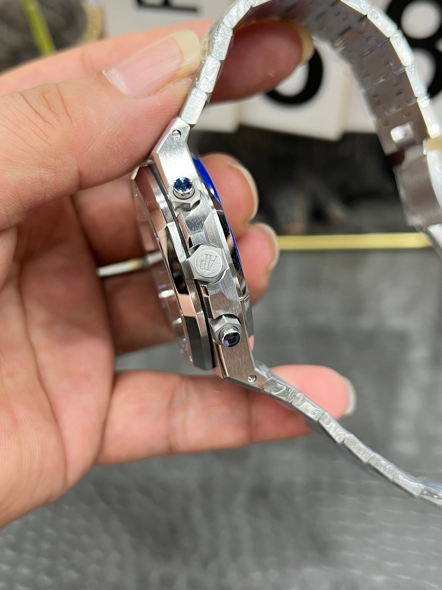 ChatGPT 说：  Audemars Piguet Royal Oak Chronograph 41 mm – Ref. 26240ST.OO.1320ST.06