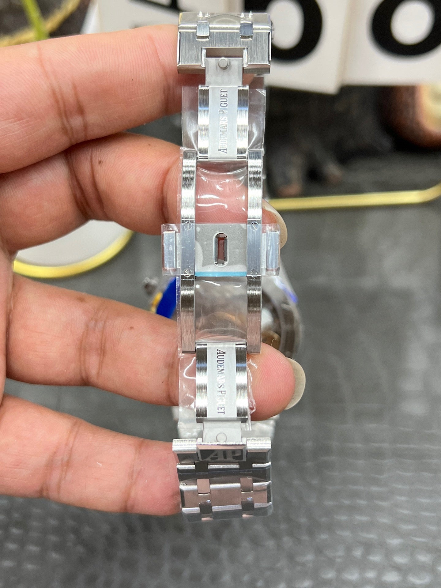 ChatGPT 说：  Audemars Piguet Royal Oak Chronograph 41 mm – Ref. 26240ST.OO.1320ST.06