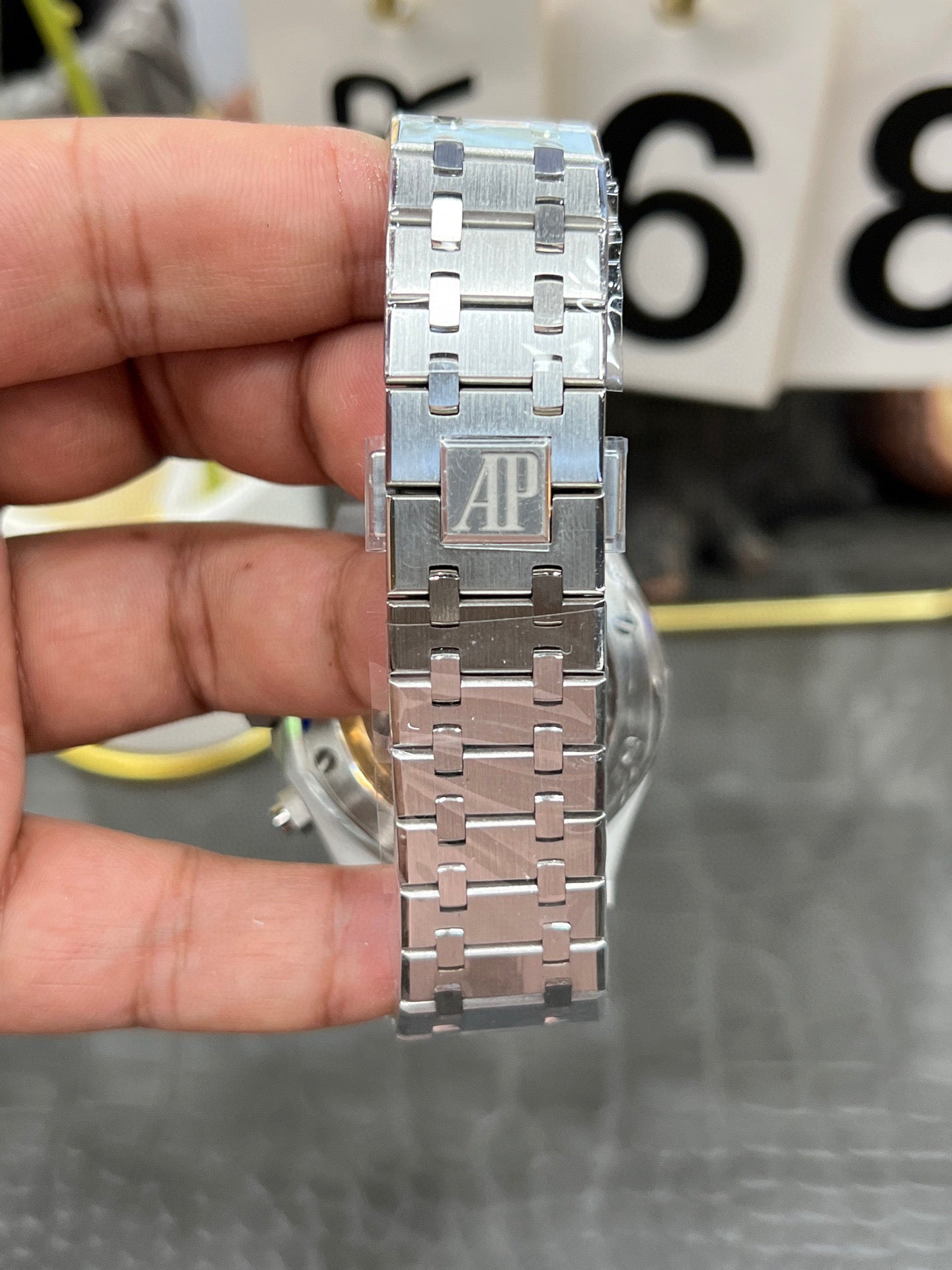 ChatGPT 说：  Audemars Piguet Royal Oak Chronograph 41 mm – Ref. 26240ST.OO.1320ST.06