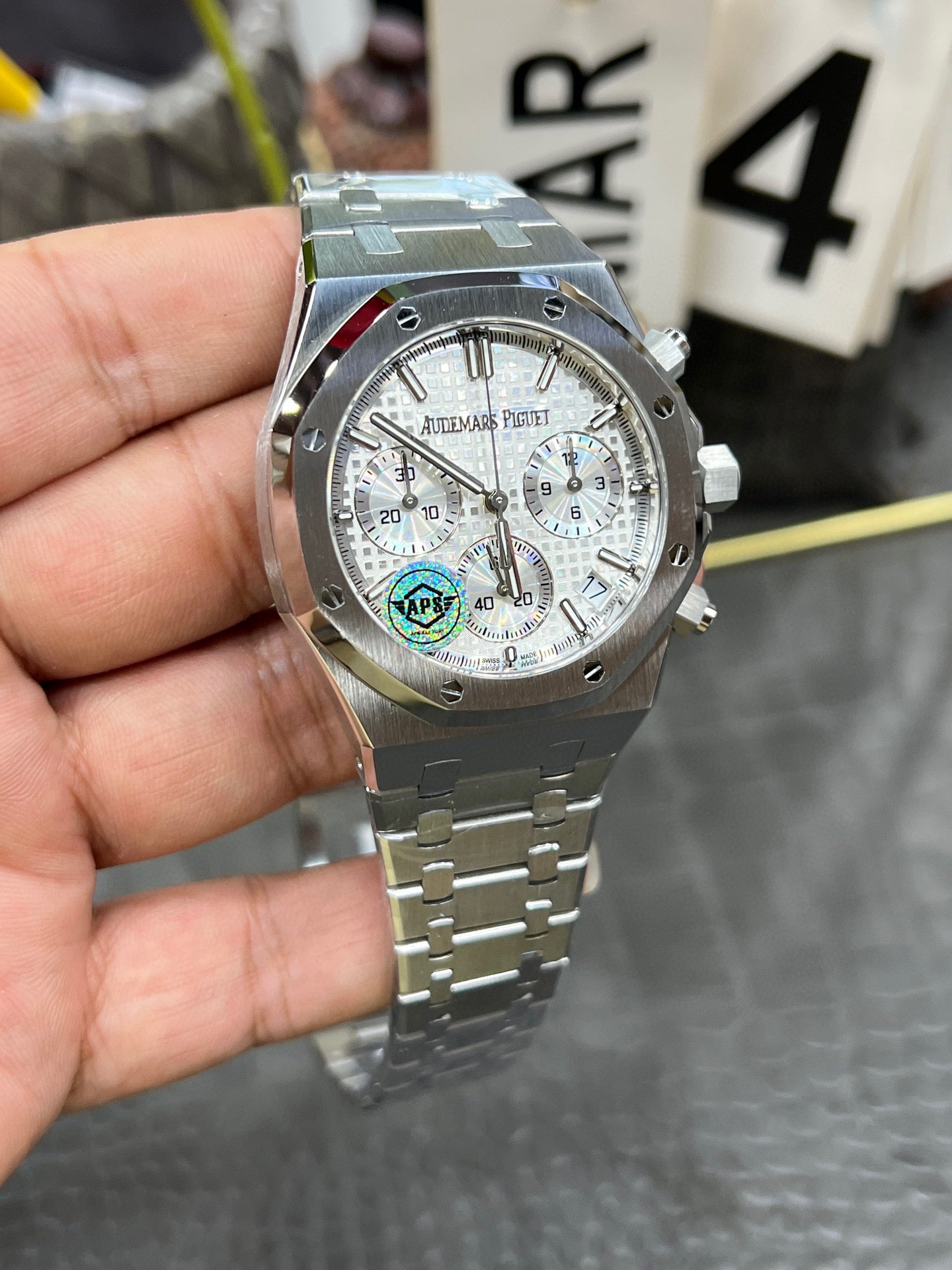 ChatGPT 说：  Audemars Piguet Royal Oak Chronograph 41 mm – Ref. 26240ST.OO.1320ST.07