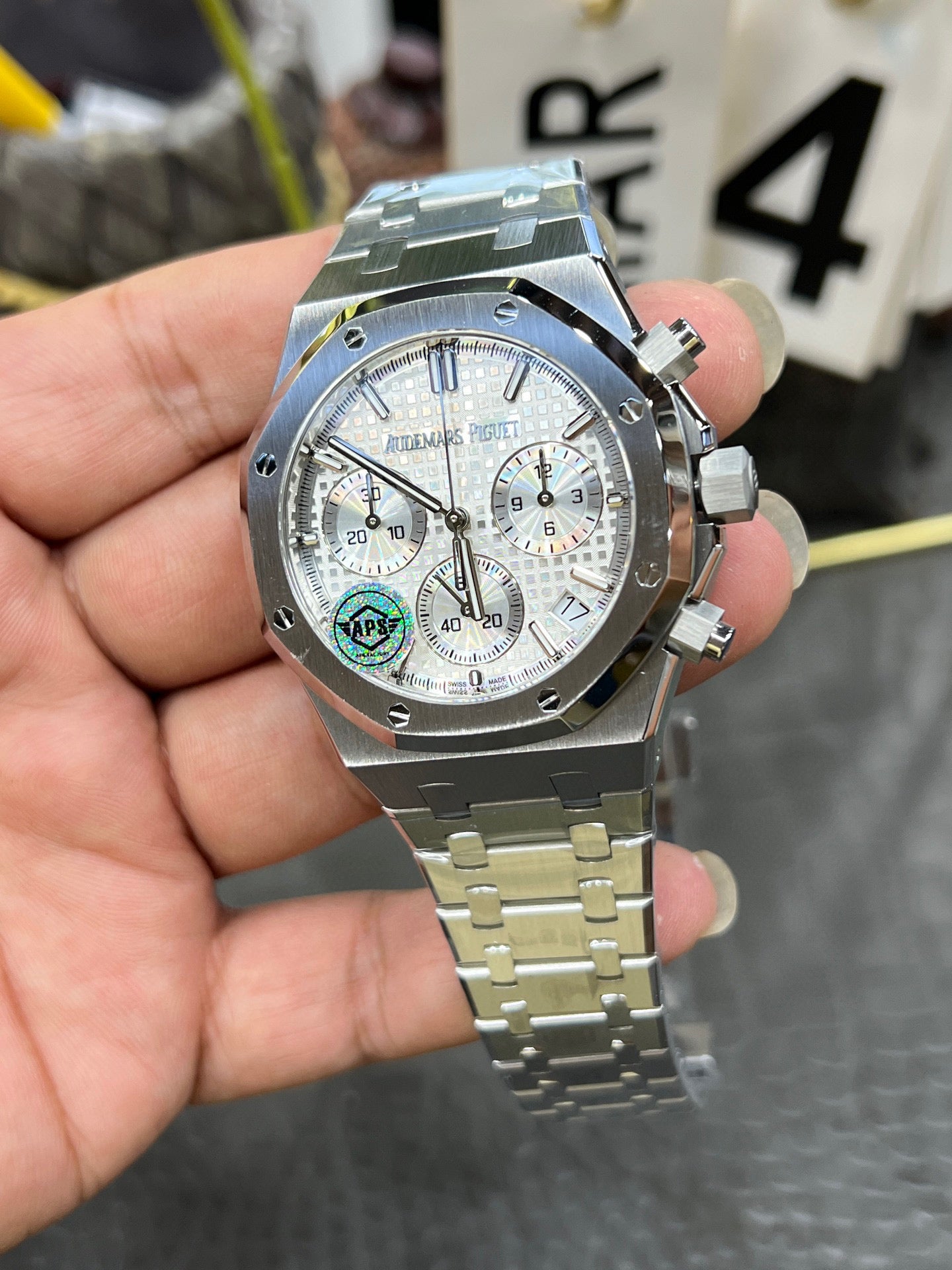 ChatGPT 说：  Audemars Piguet Royal Oak Chronograph 41 mm – Ref. 26240ST.OO.1320ST.07
