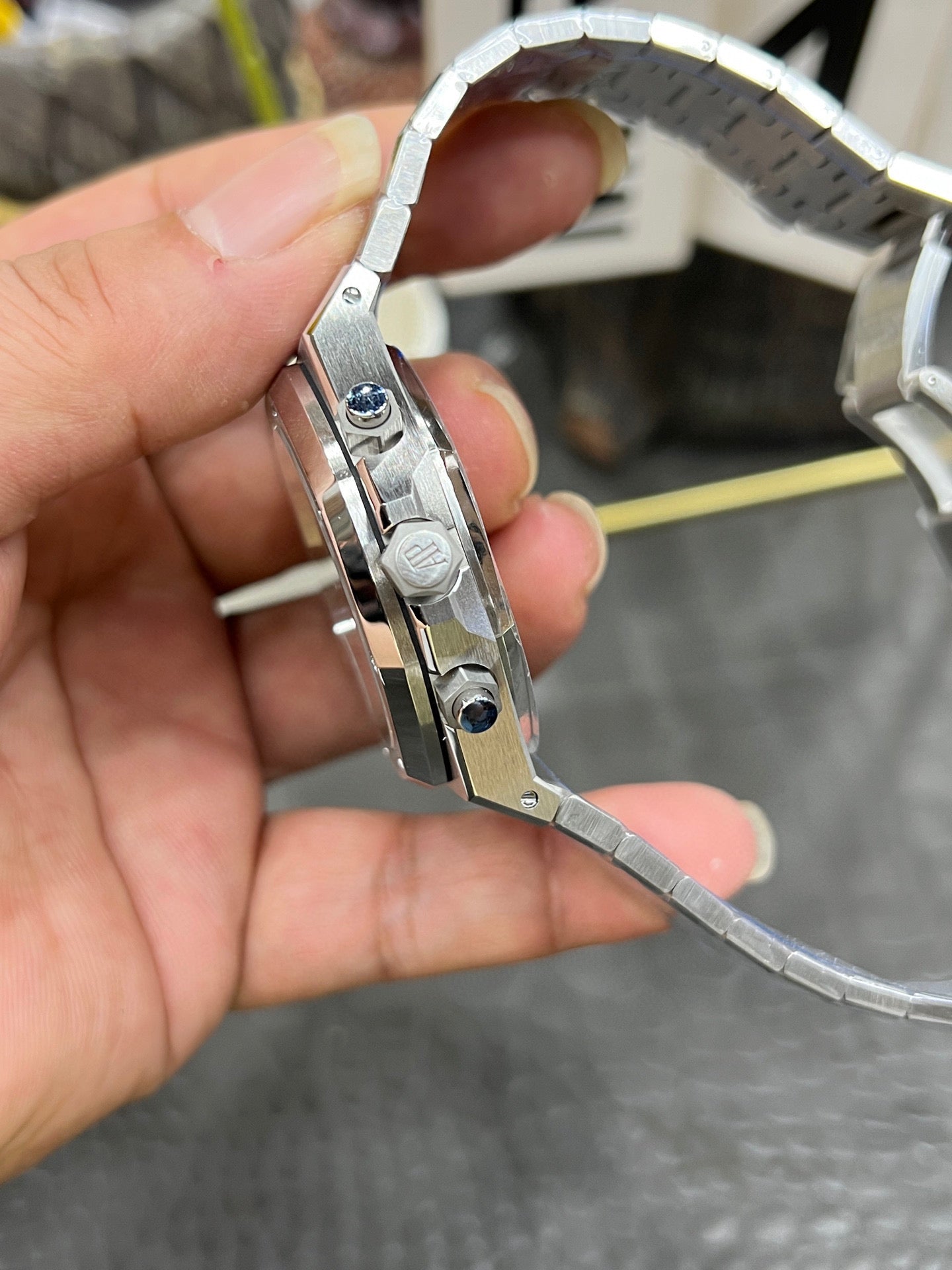 ChatGPT 说：  Audemars Piguet Royal Oak Chronograph 41 mm – Ref. 26240ST.OO.1320ST.07