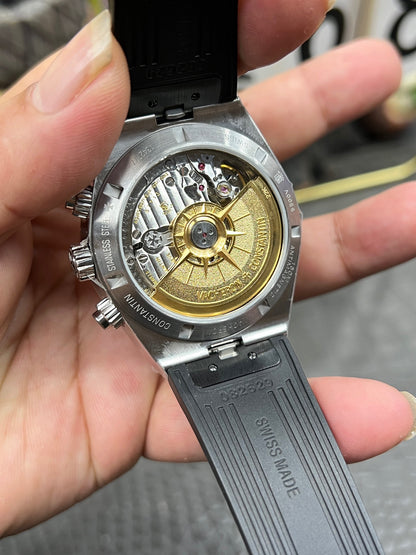 江诗丹顿 5500V110AB075 ChatGPT 说：  Vacheron Constantin Overseas Self-Winding 41 mm – Ref. 5500V/110A-B075