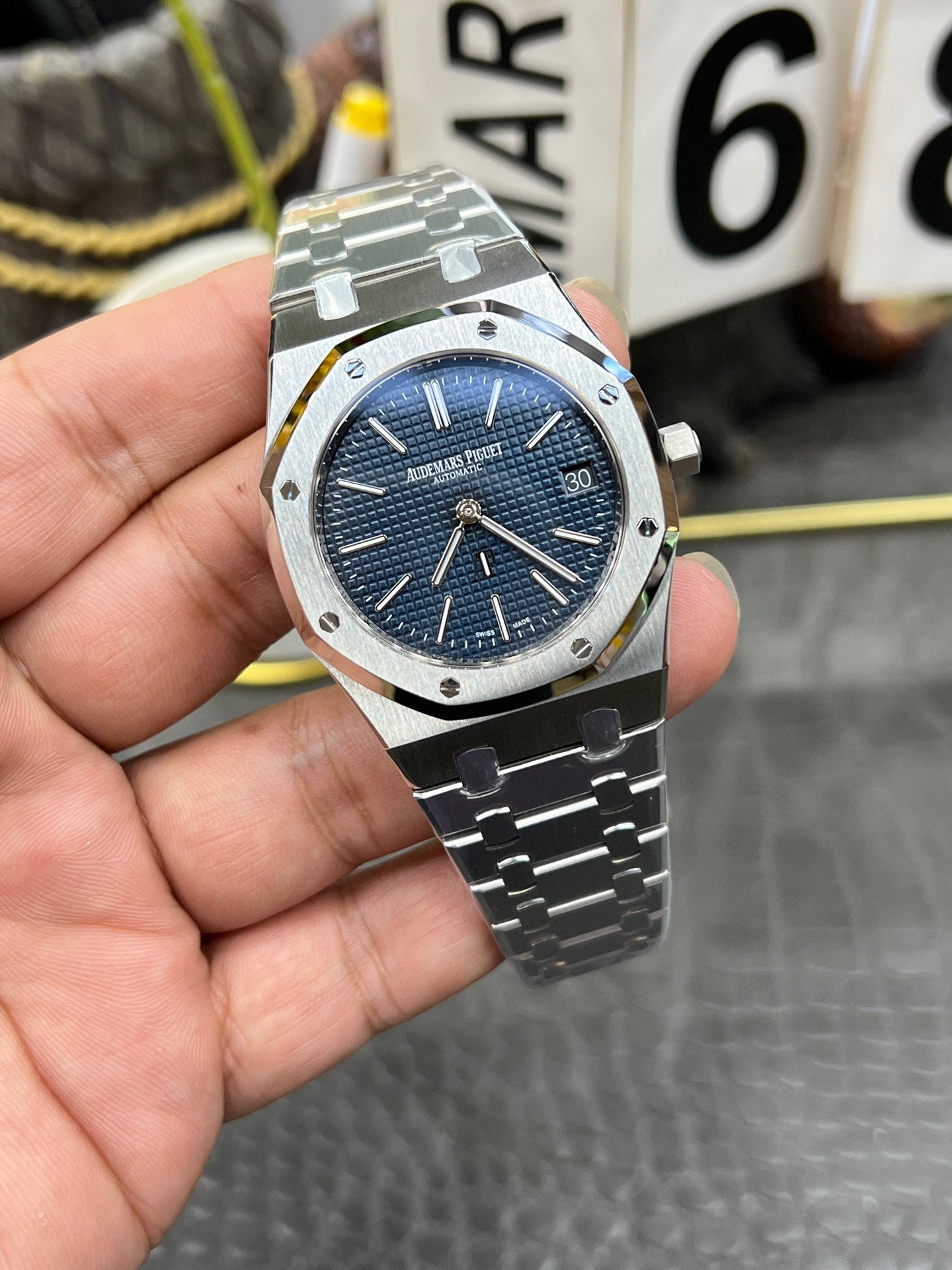 Audemars Piguet Royal Oak “Jumbo” Extra-Thin 39 mm – Ref. 16202ST.OO.1240ST.02
