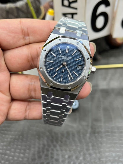 Audemars Piguet Royal Oak “Jumbo” Extra-Thin 39 mm – Ref. 16202ST.OO.1240ST.02