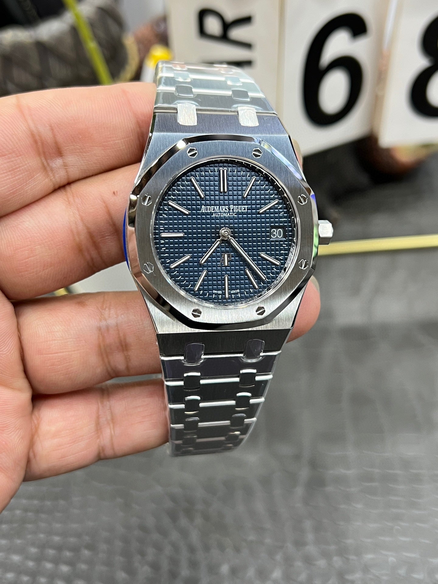 Audemars Piguet Royal Oak “Jumbo” Extra-Thin 39 mm – Ref. 16202ST.OO.1240ST.02
