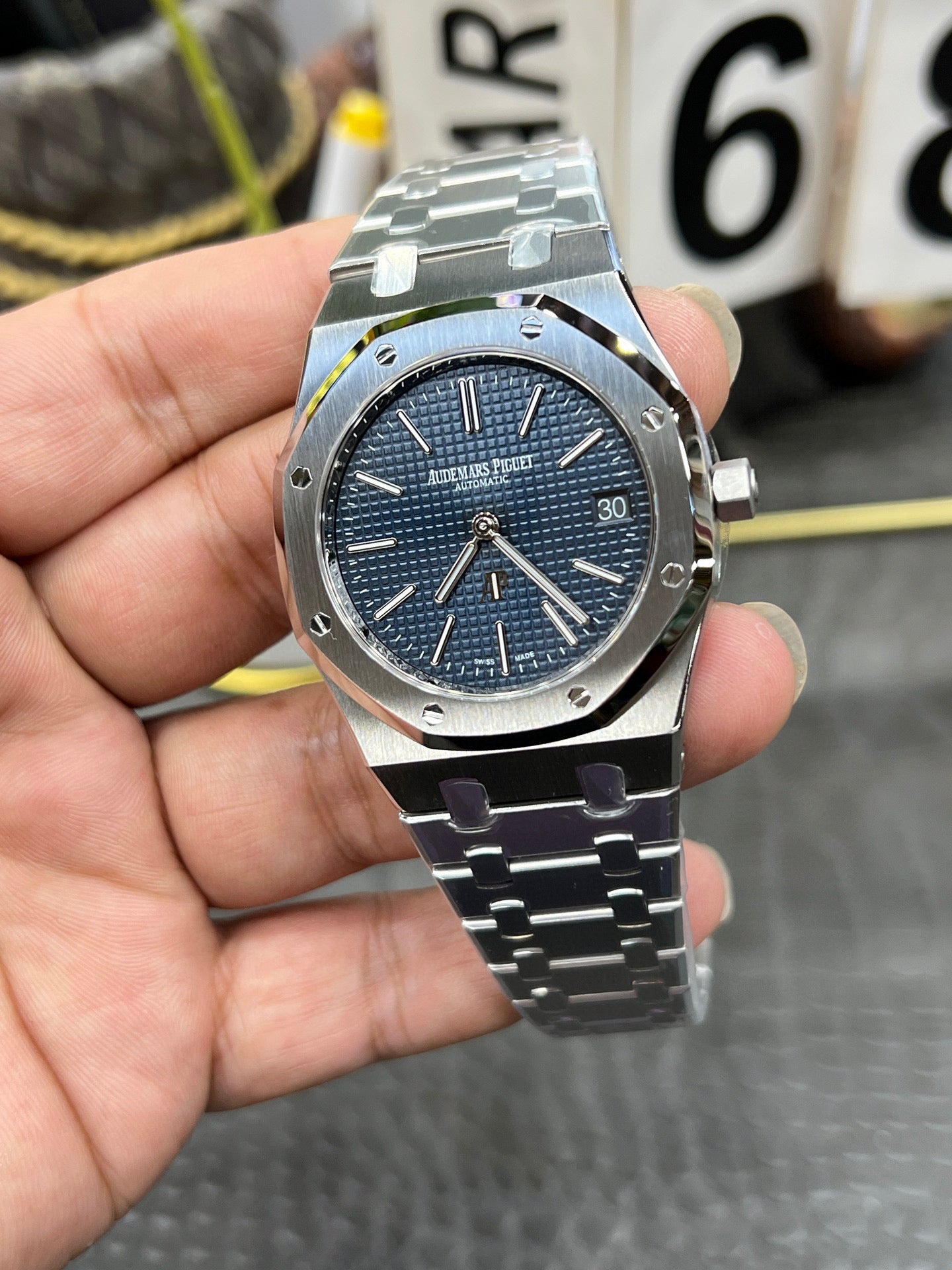 Audemars Piguet Royal Oak “Jumbo” Extra-Thin 39 mm – Ref. 16202ST.OO.1240ST.02