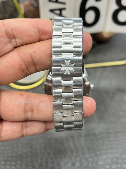 Vacheron Constantin Overseas Perpetual Calendar Ultra-Thin Skeleton 41.5 mm – Ref. 4300V/220G-B946