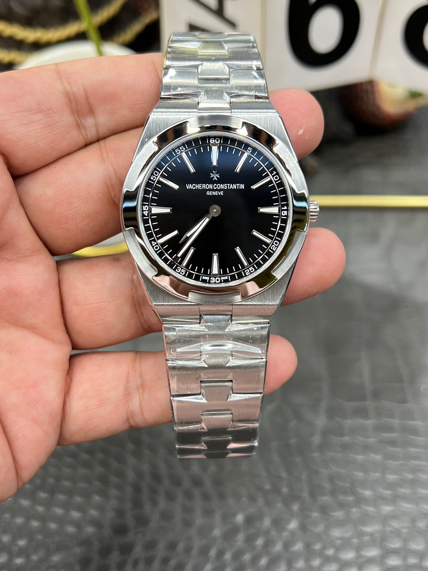 Vacheron Constantin Overseas Self-Winding 41 mm – Ref. 2000V (Black Dial)