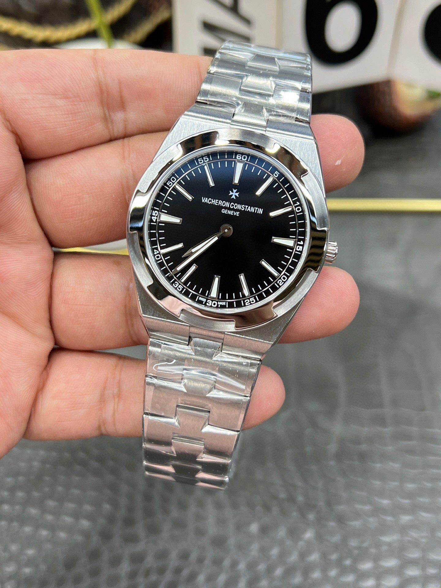 Vacheron Constantin Overseas Self-Winding 41 mm – Ref. 2000V (Black Dial)