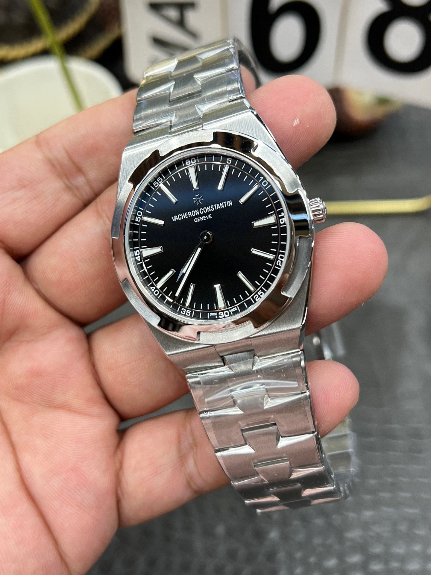 Vacheron Constantin Overseas Self-Winding 41 mm – Ref. 2000V (Black Dial)