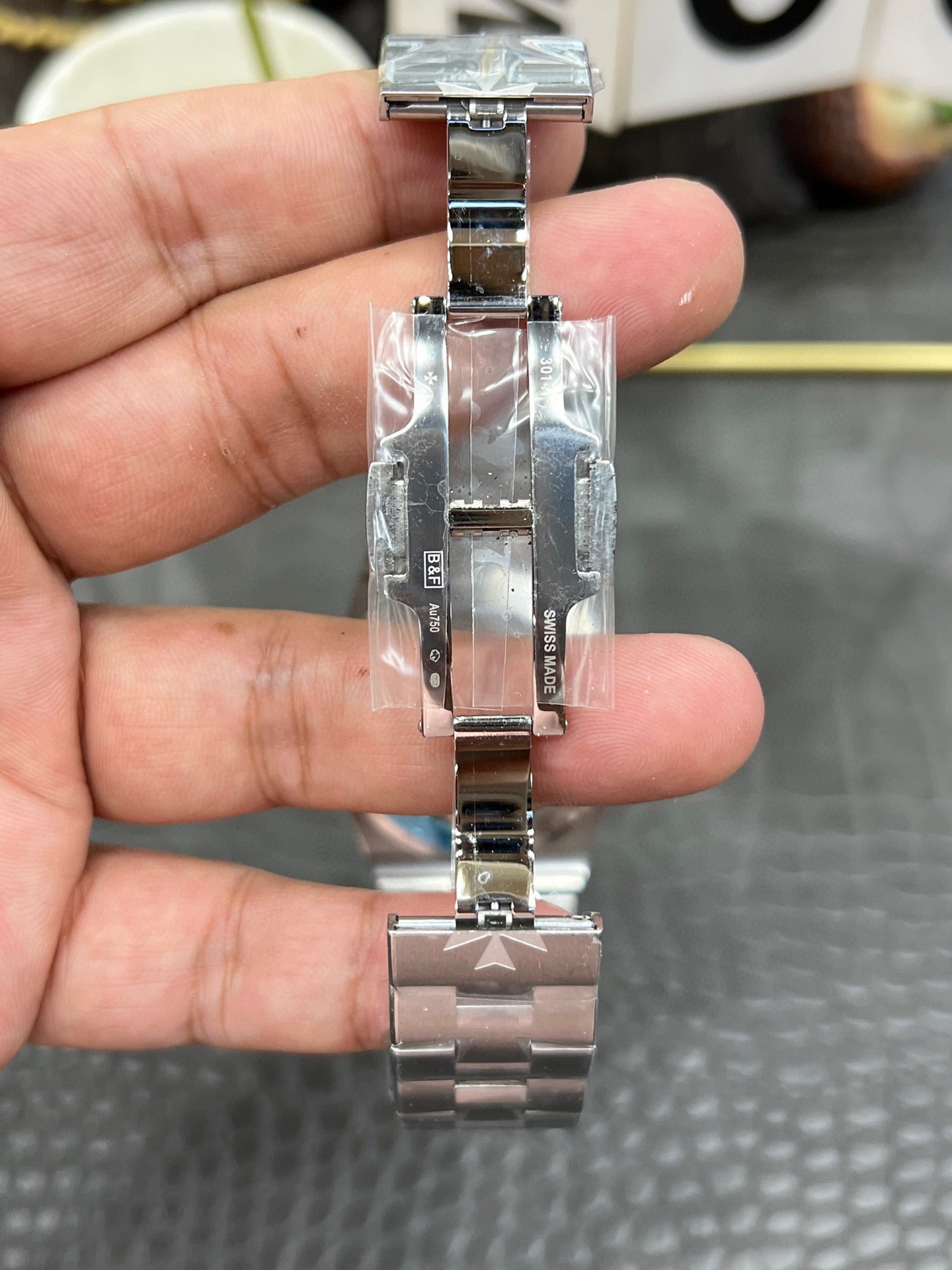 Vacheron Constantin Overseas Self-Winding 41 mm – Ref. 2000V (Black Dial)