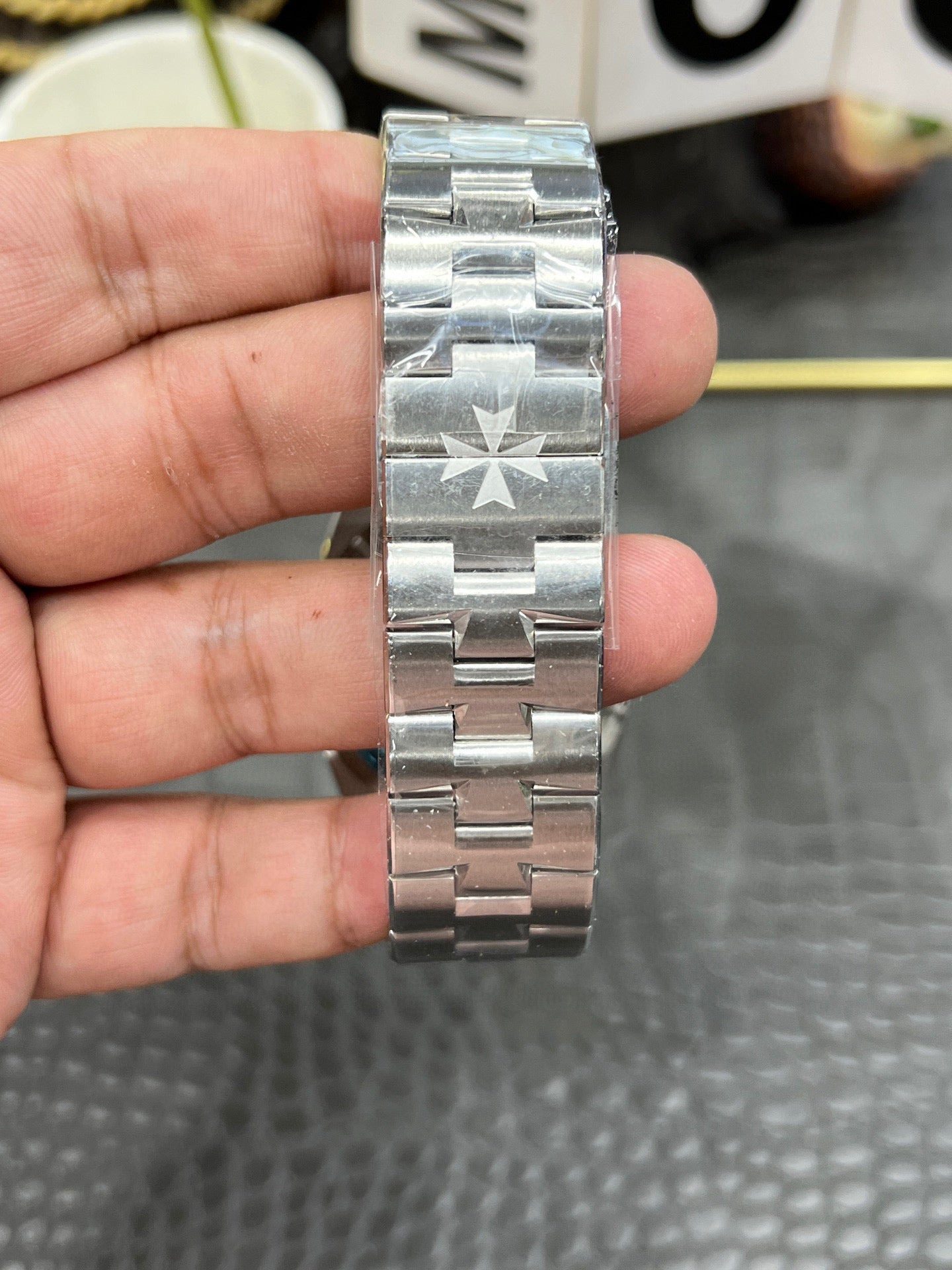 Vacheron Constantin Overseas Self-Winding 41 mm – Ref. 2000V (Black Dial)