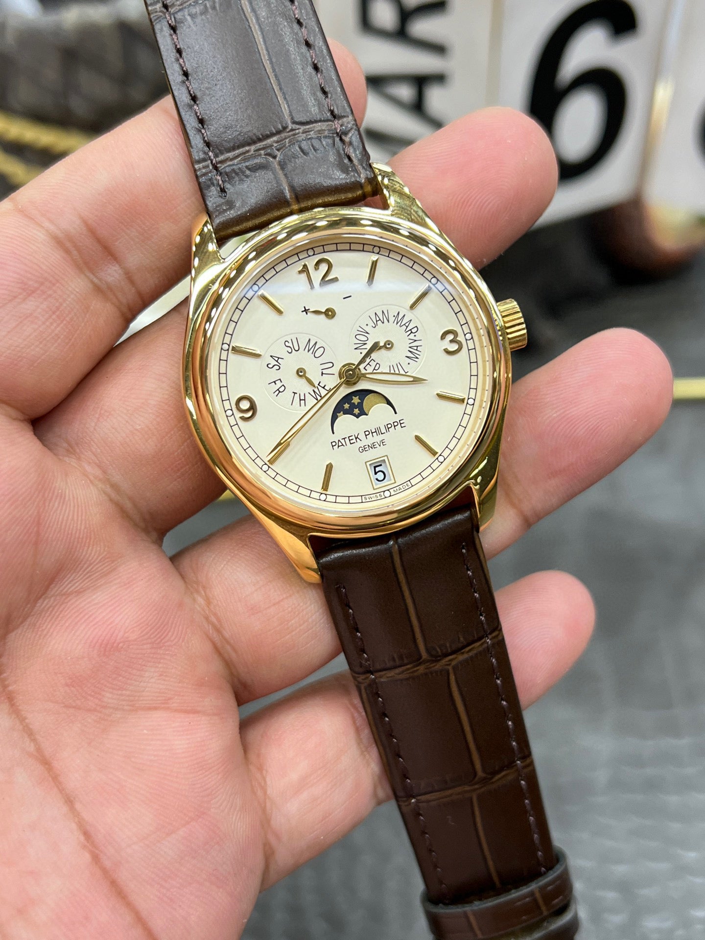 Patek Philippe Annual Calendar Moonphase 39 mm – Ref. 5146R-001