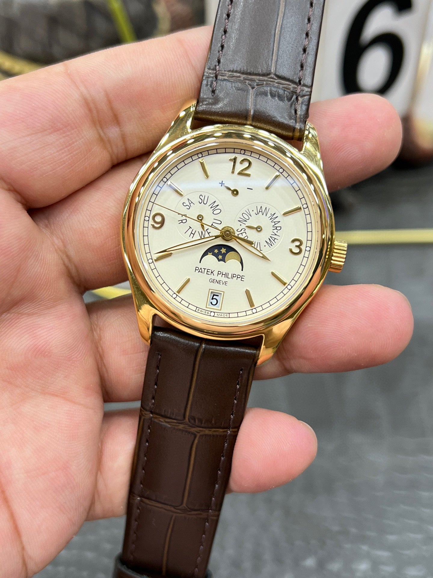 Patek Philippe Annual Calendar Moonphase 39 mm – Ref. 5146R-001
