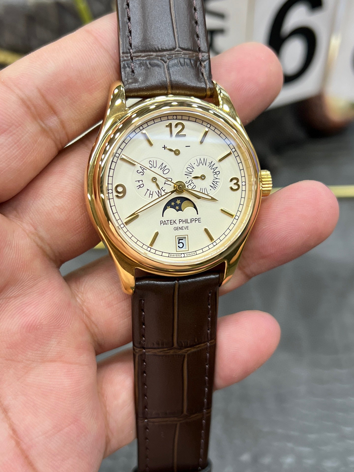Patek Philippe Annual Calendar Moonphase 39 mm – Ref. 5146R-001