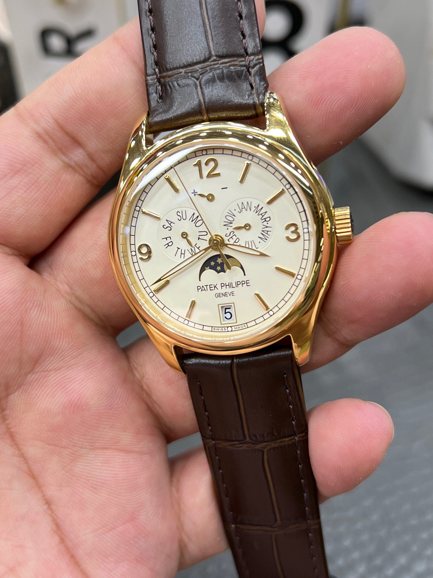 Patek Philippe Annual Calendar Moonphase 39 mm – Ref. 5146R-001