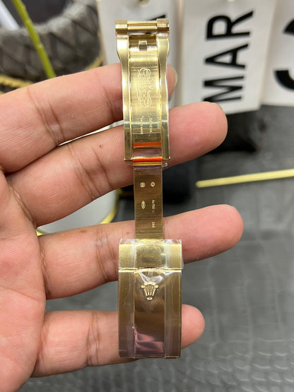 Rolex Sky-Dweller Ref. M336238-0001 “42mm Yellow Gold / Champagne Dial / Oysterflex