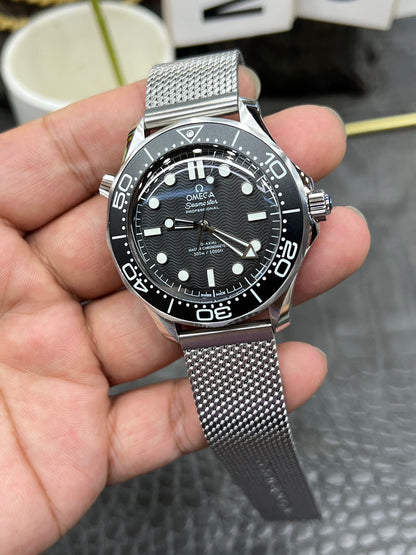 Omega Seamaster Diver 300M Ref. 210.30.42.20.01.010 “42mm Steel / Black Dial No-Date