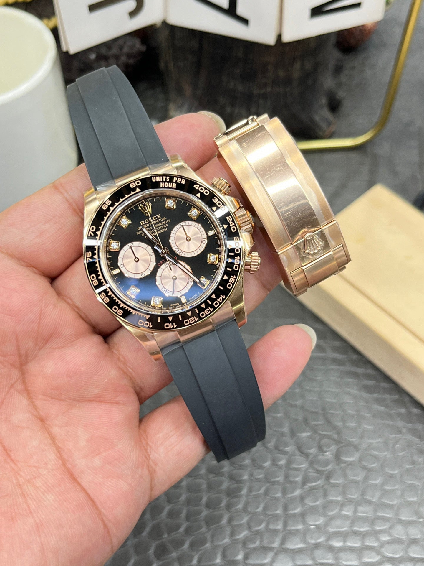 Rolex Cosmograph Daytona Ref. M126515LN-0004 “40mm Everose Gold / Diamond-Set Black & Sundust Dial