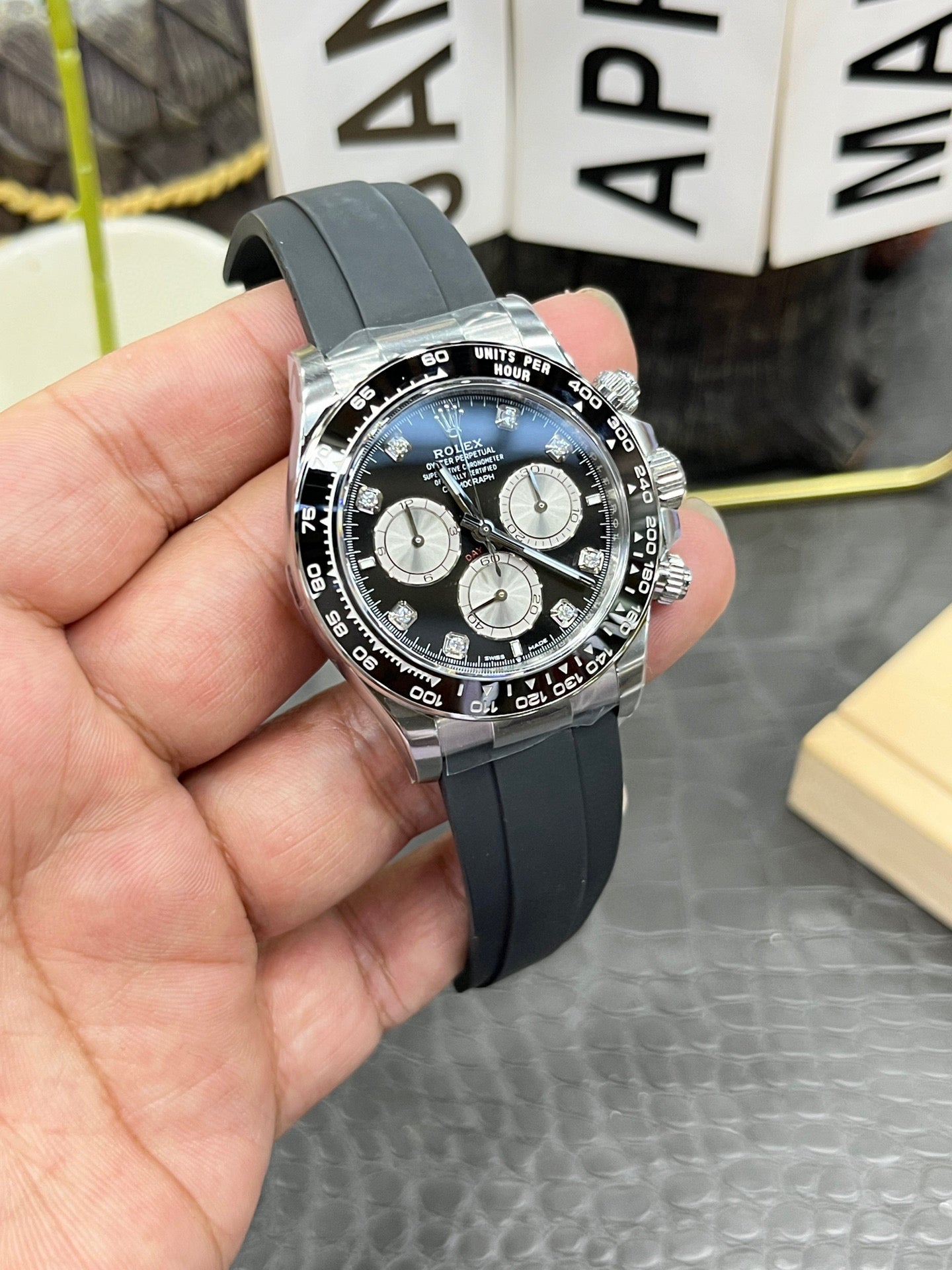 Rolex Cosmograph Daytona Ref. M126519LN-0004 “40mm 18 ct White Gold / Diamond-Set Bright Black Dial