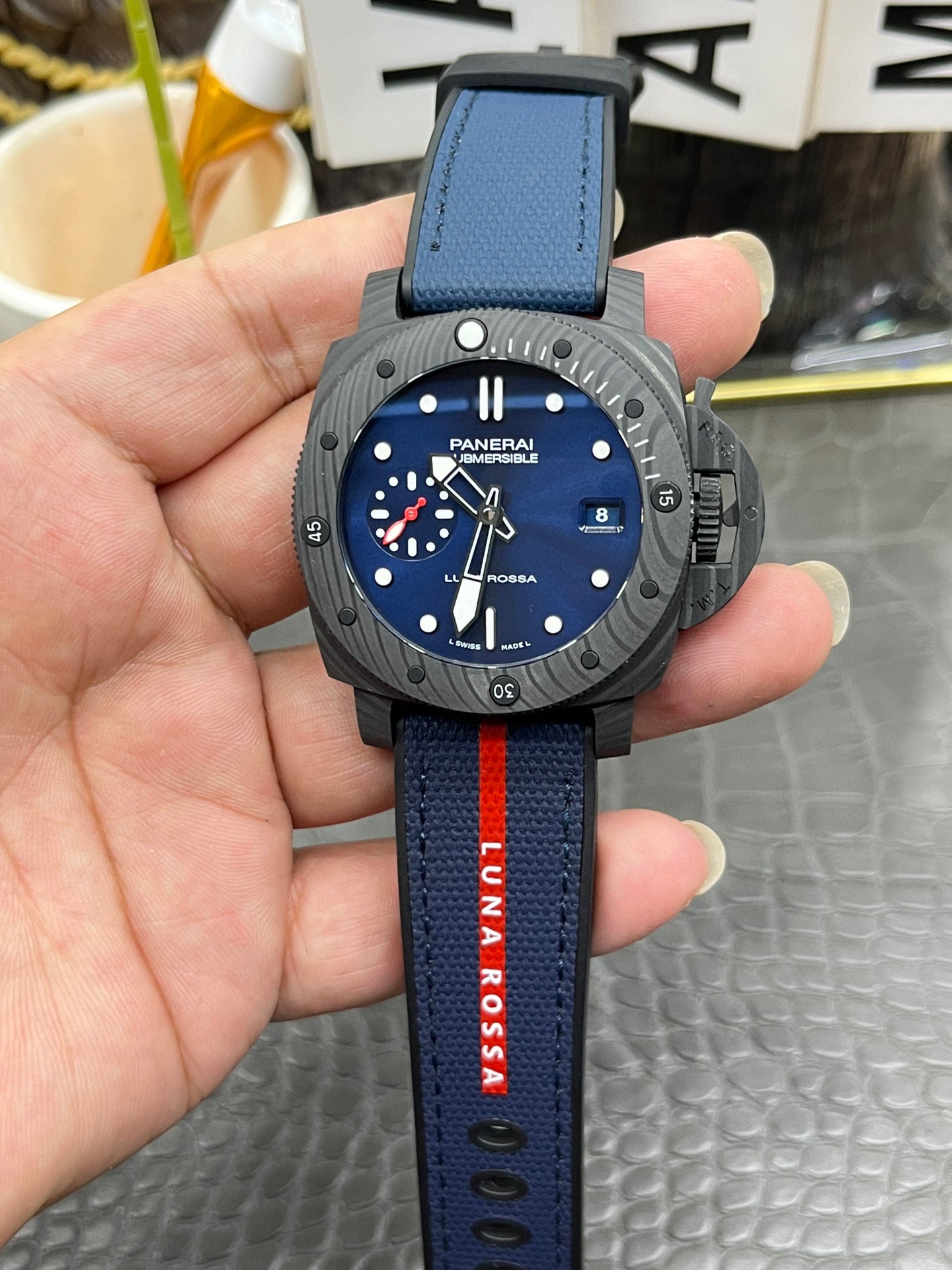 Panerai Submersible Luna Rossa Carbotech PAM01563