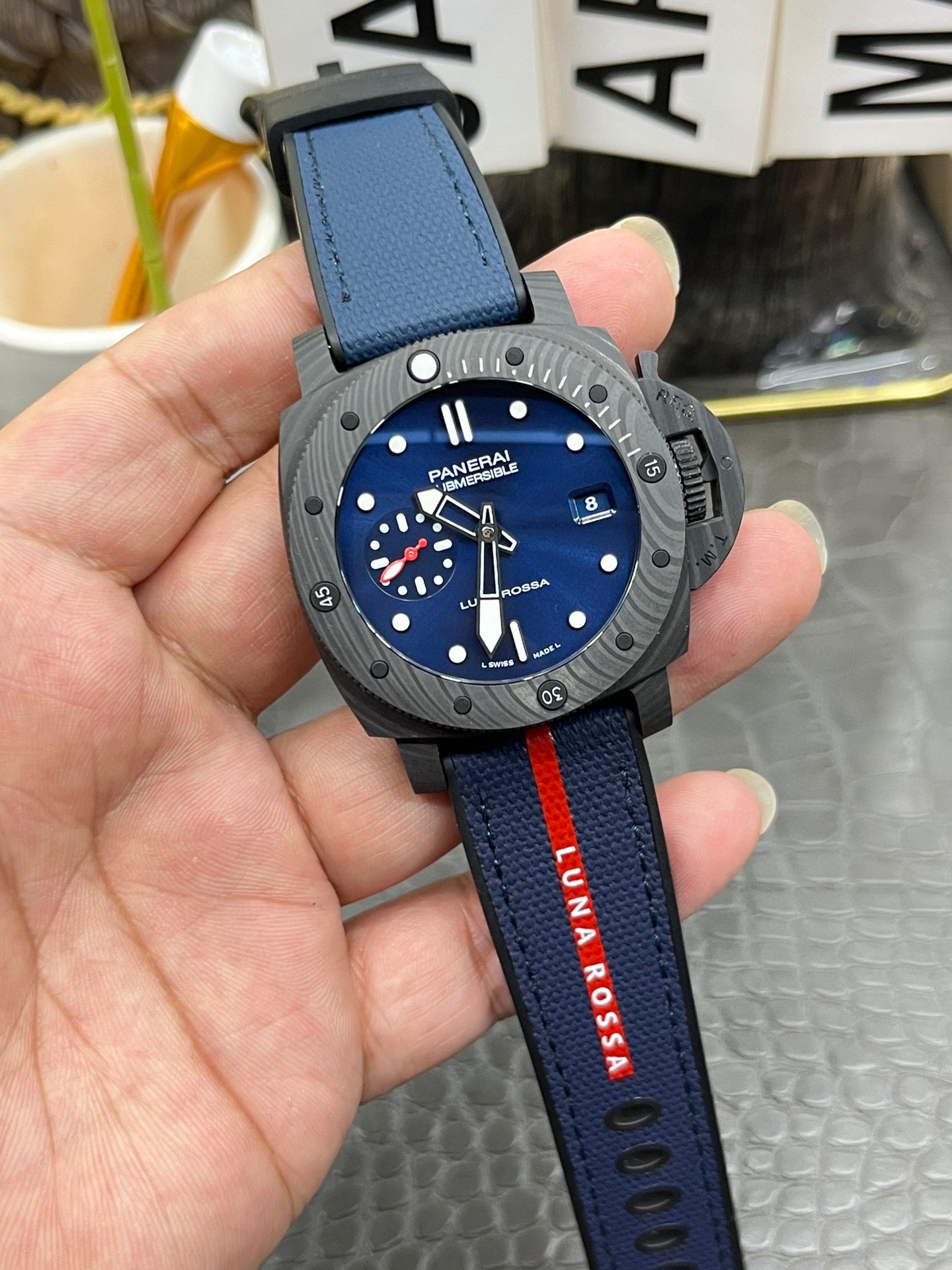 Panerai Submersible Luna Rossa Carbotech PAM01563