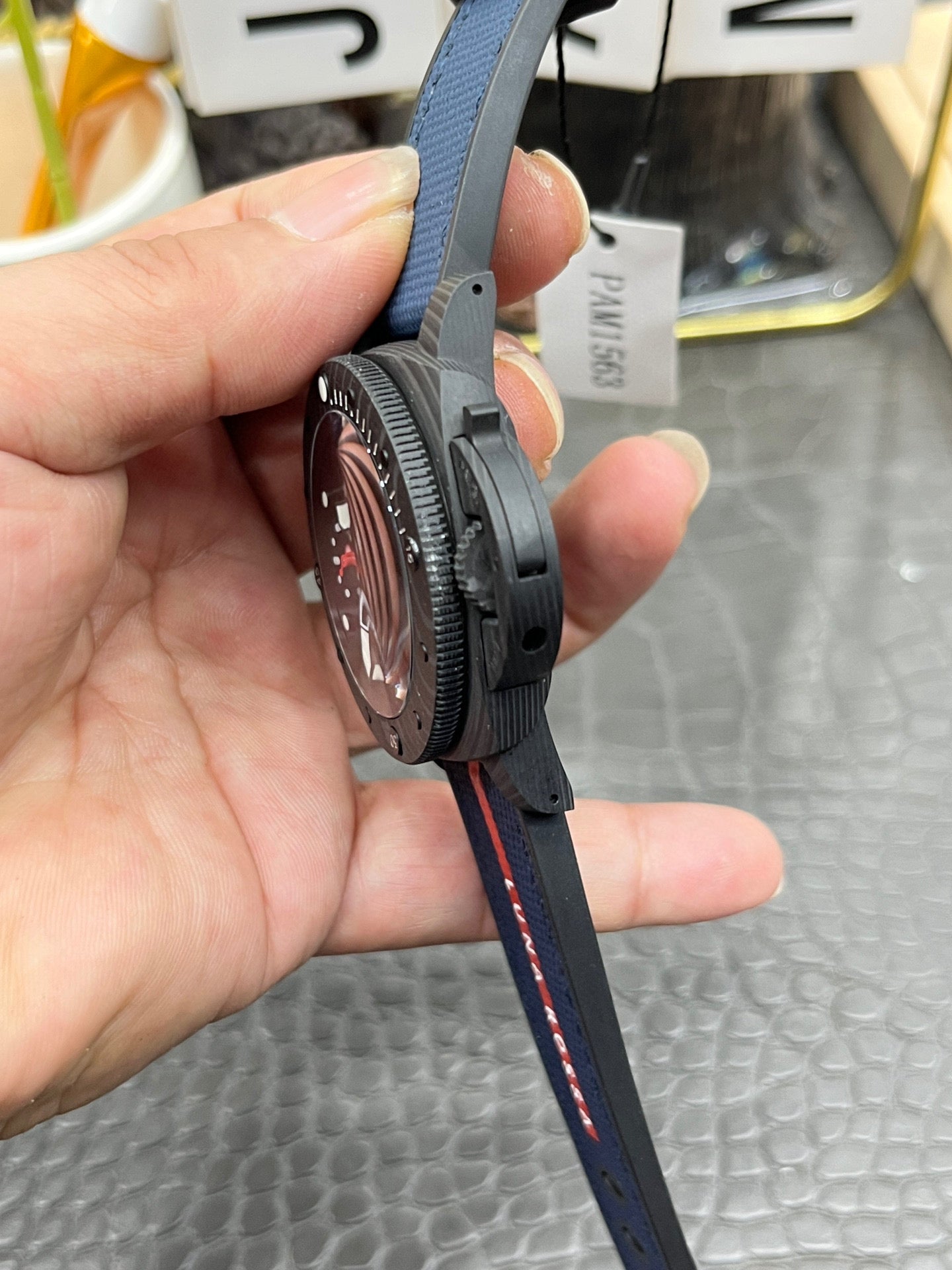 Panerai Submersible Luna Rossa Carbotech PAM01563