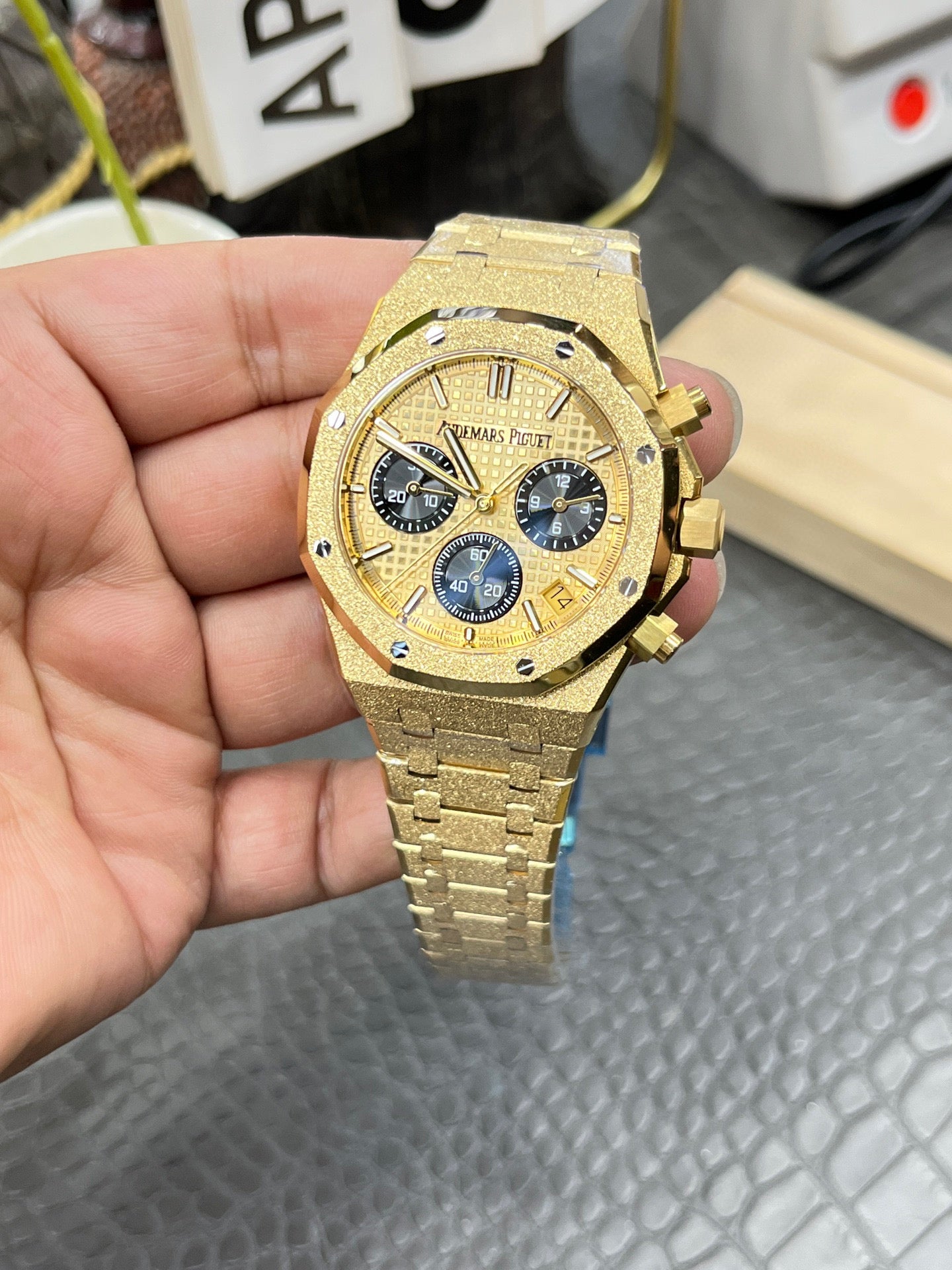 Audemars Piguet Royal Oak Selfwinding Chronograph 26240BA.GG.1324BA.01