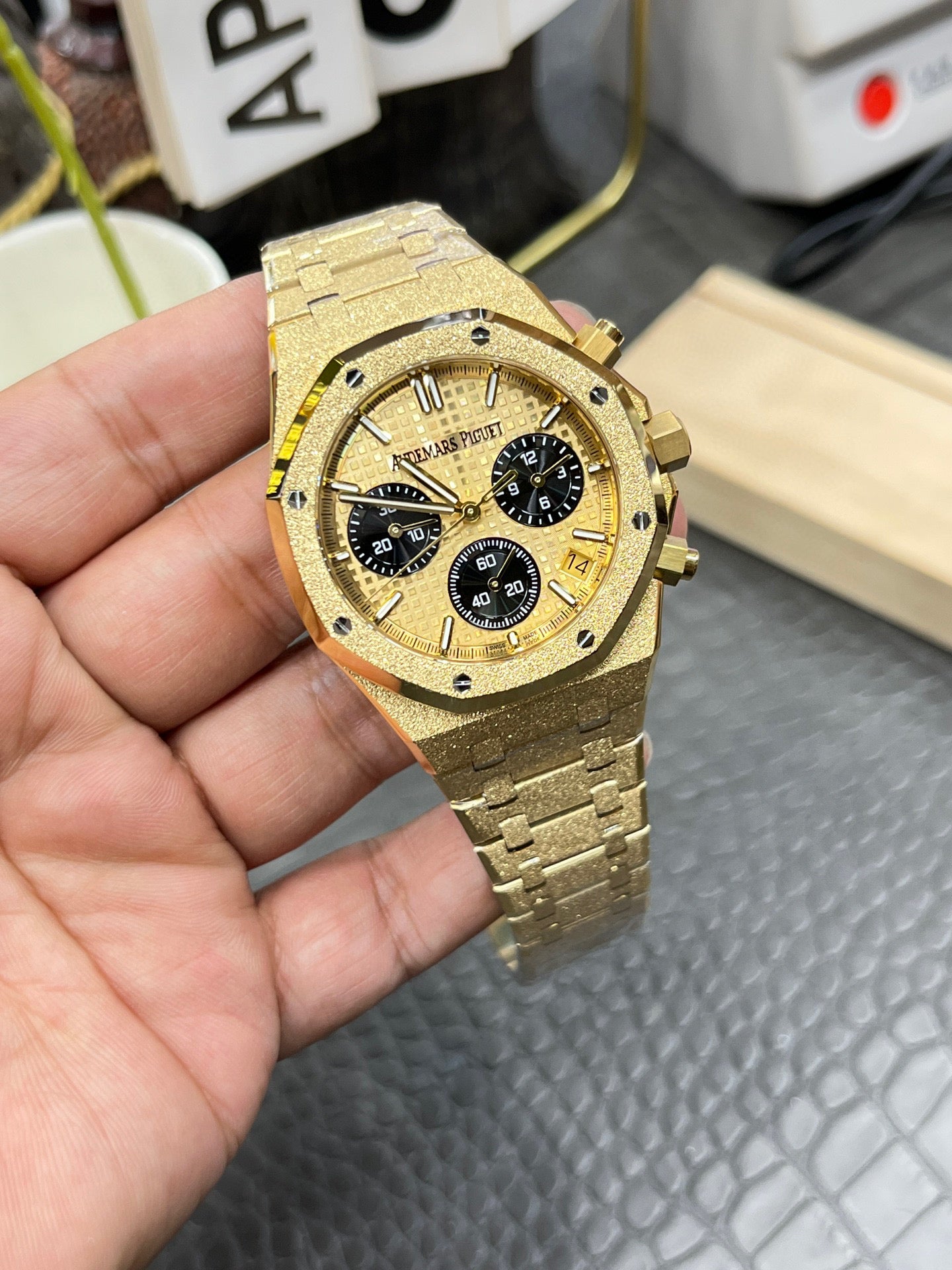 Audemars Piguet Royal Oak Selfwinding Chronograph 26240BA.GG.1324BA.01