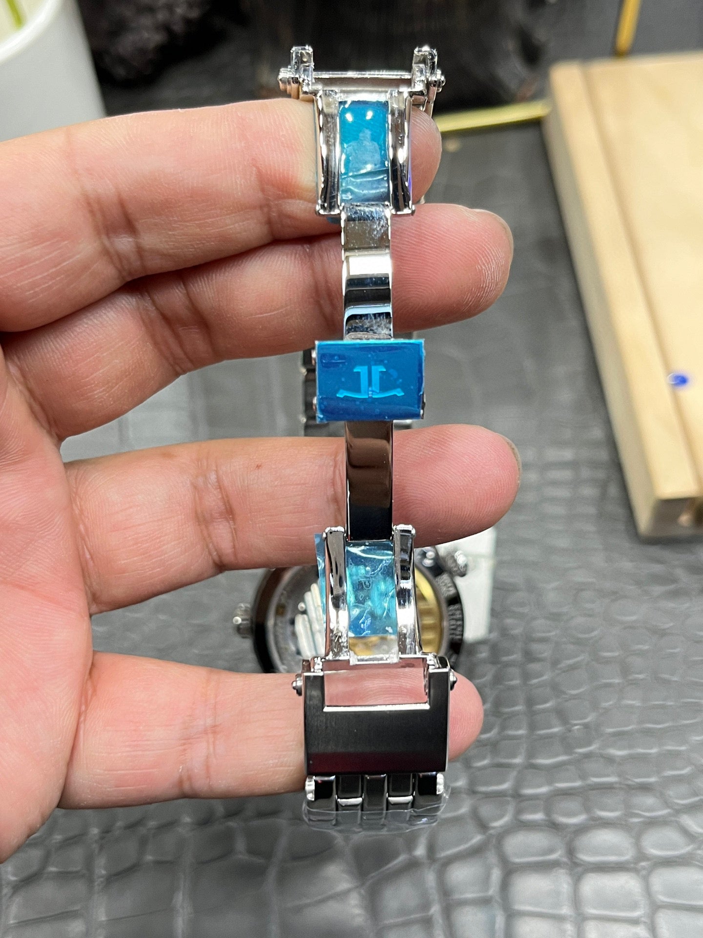 Jaeger-LeCoultre Master Control Geographic Q4128421