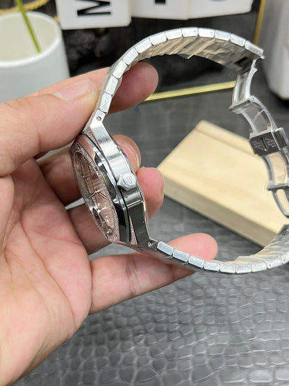 Audemars Piguet Royal Oak 15500 Frosted Gold White Dial