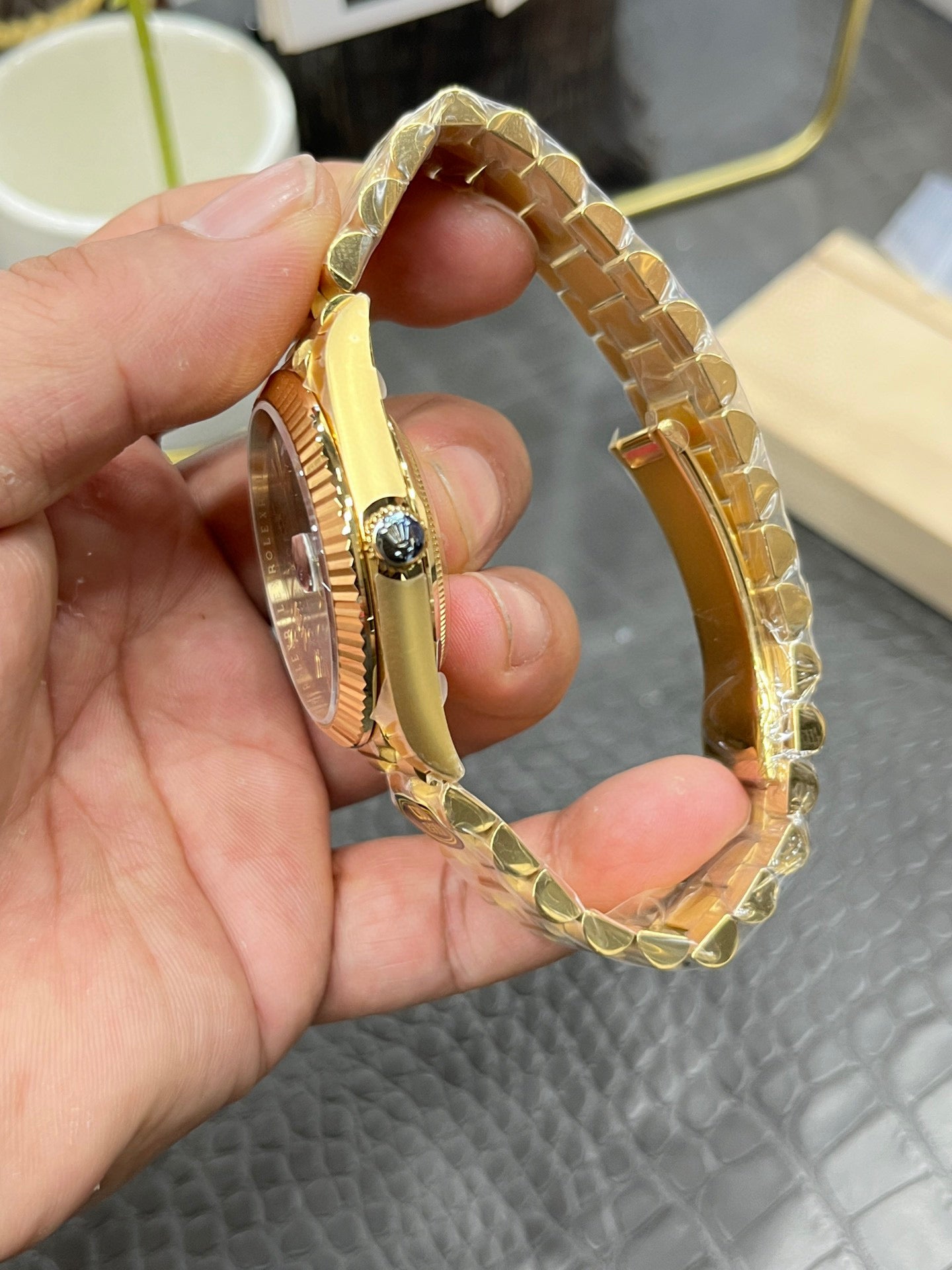 Rolex Day-Date 40 18K Yellow Gold Green Dial (Ref. m228238-0061)