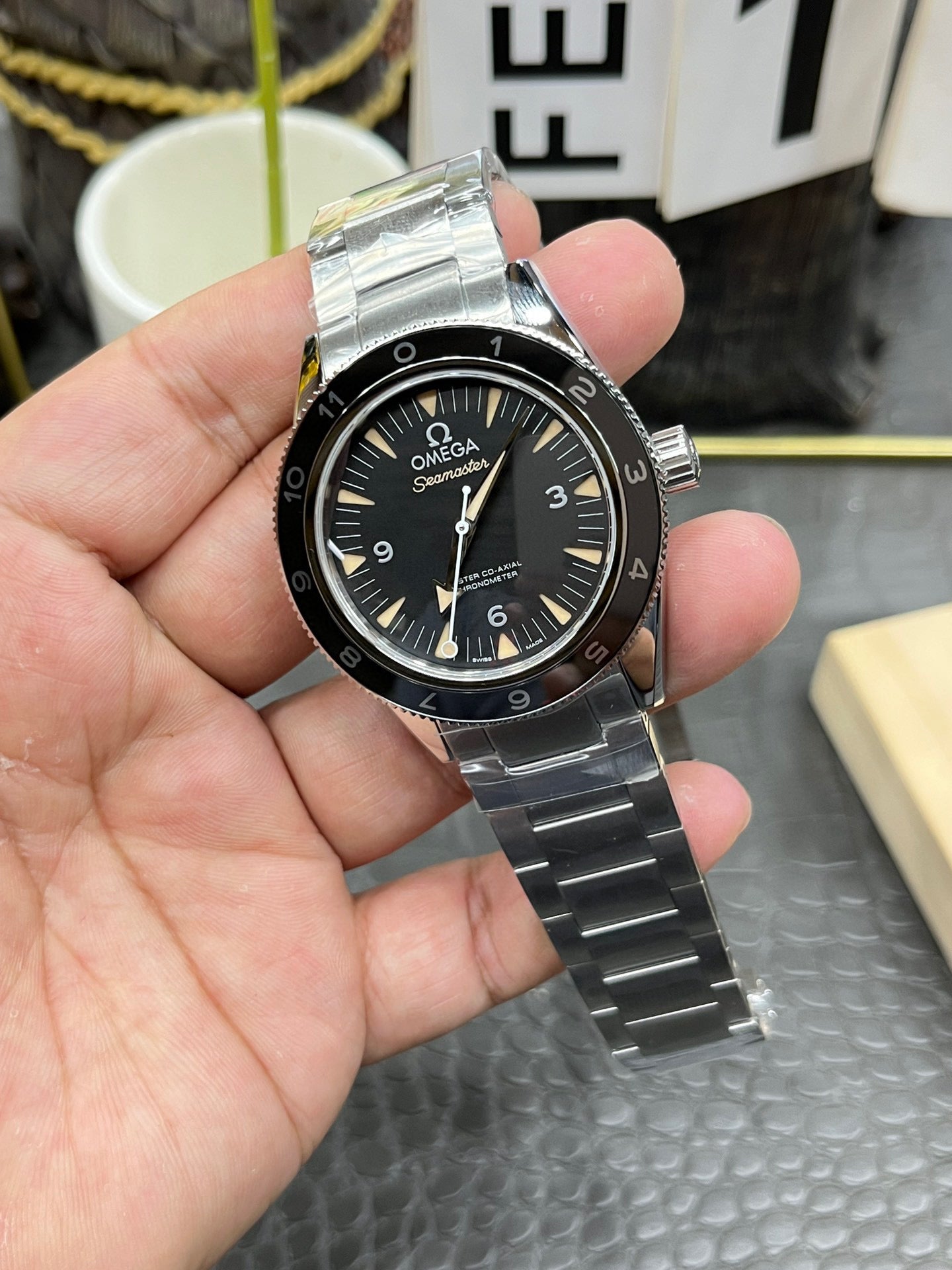 Omega Seamaster 300 233.32.41.21.01.001