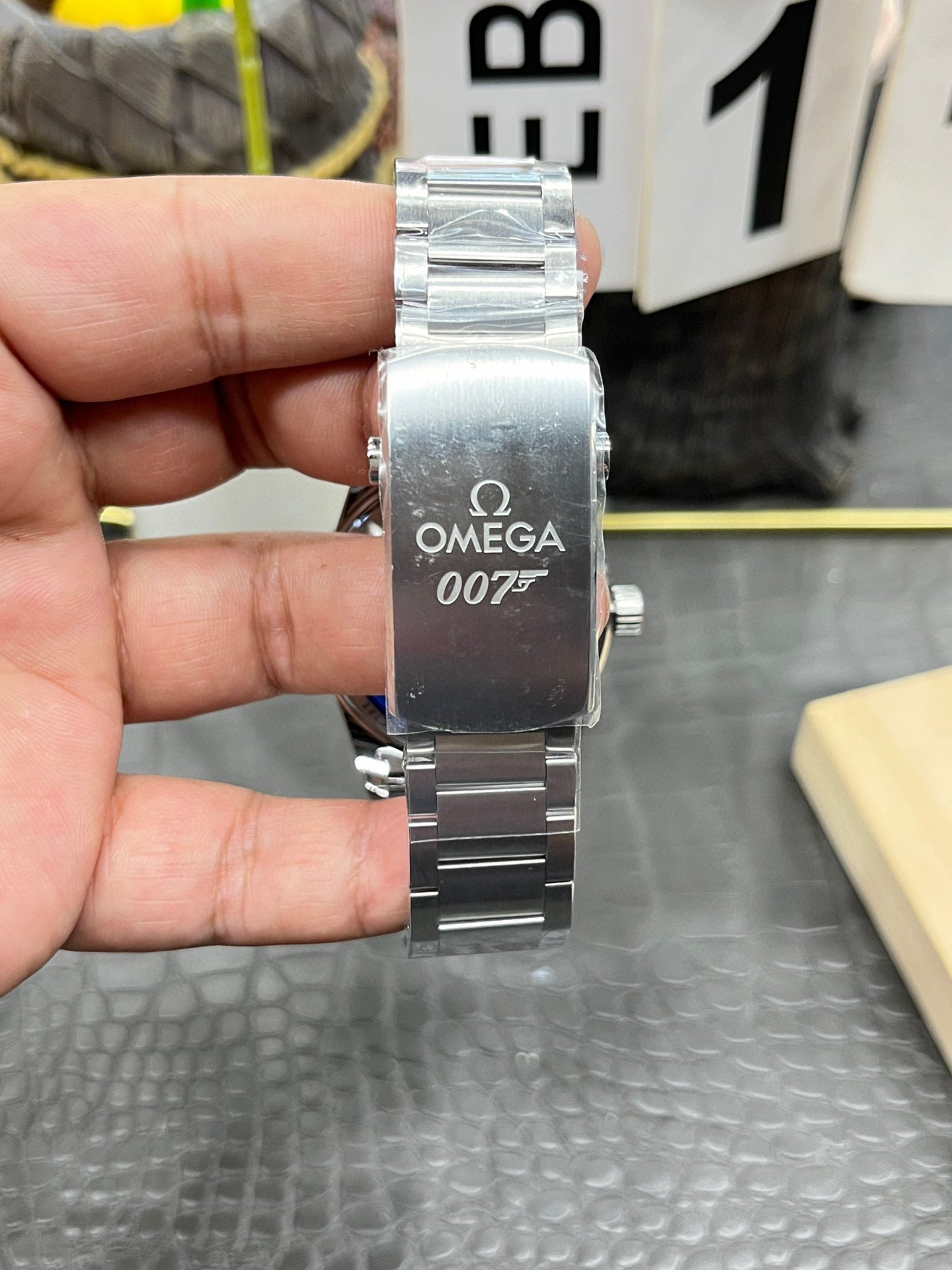 Omega Seamaster 300 233.32.41.21.01.001