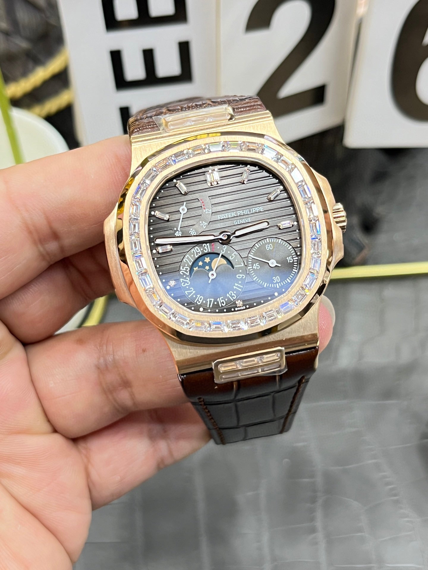 he Patek Philippe Nautilus 5712/1R-001 is a distinguished model in the Nautilus collection, renowned for its elegant design and sophisticated complications.