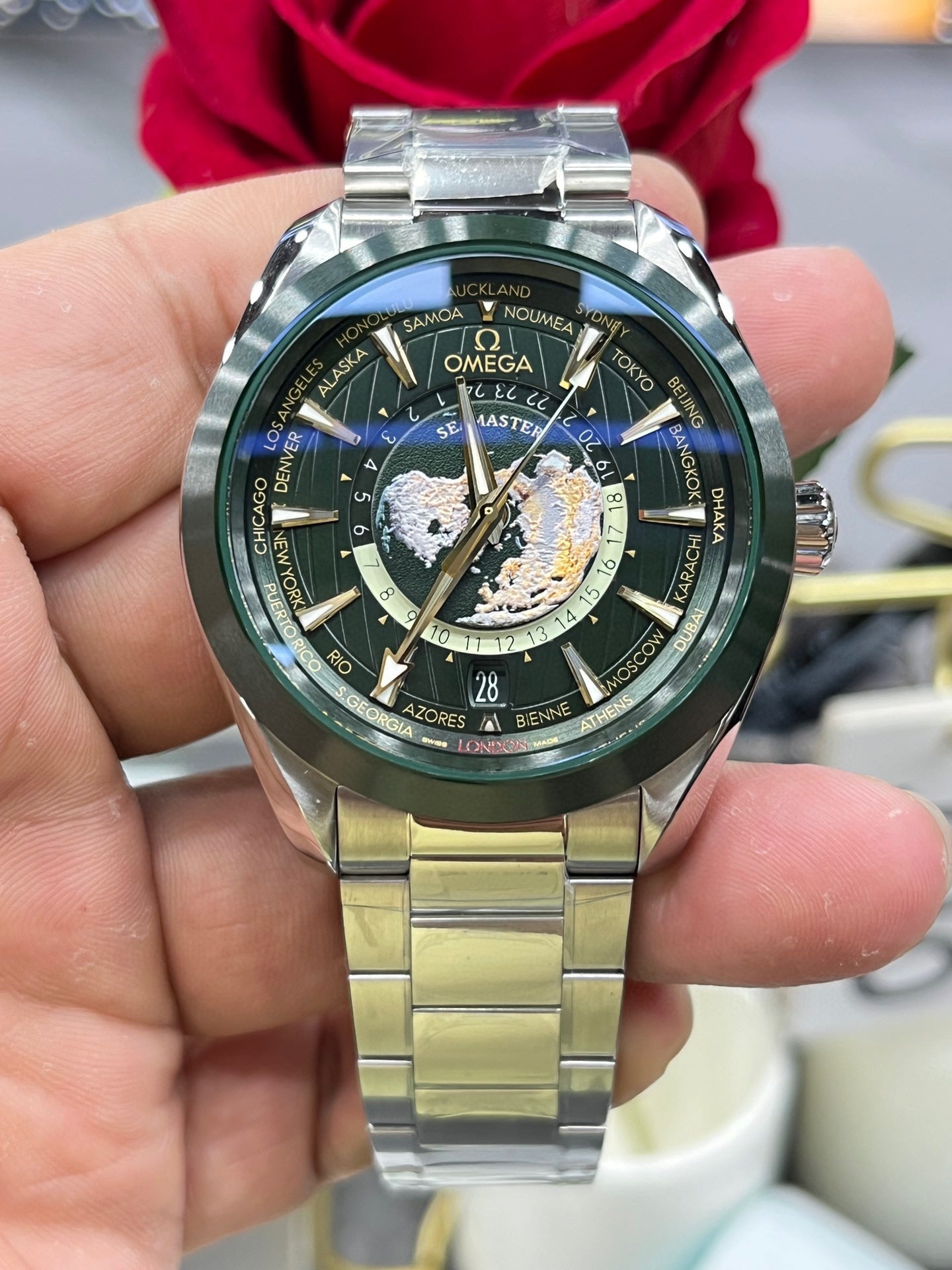 Omega Seamaster Aqua Terra 150M Co-Axial Master Chronometer GMT Worldtimer 43mm (Ref. 220.30.43.22.10.001)