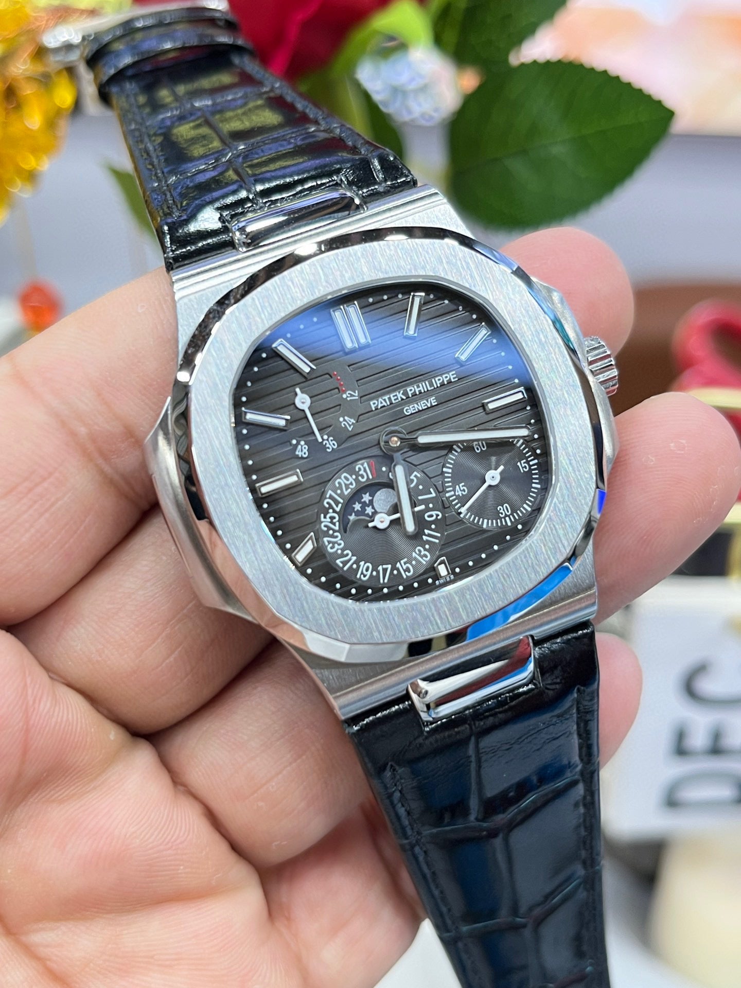 Patek Philippe Nautilus 5712G-001