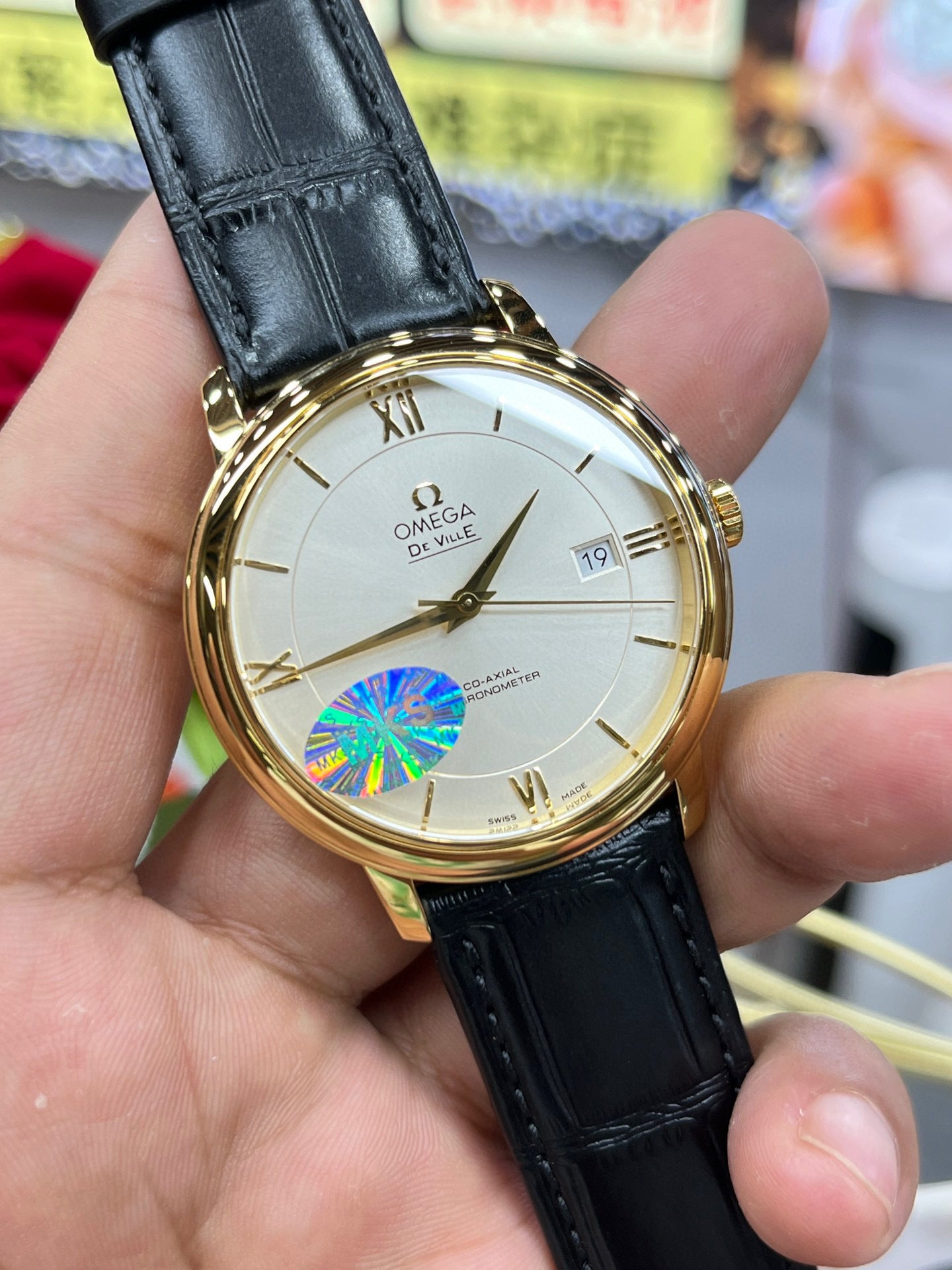 Omega De Ville из 18-каратного золота