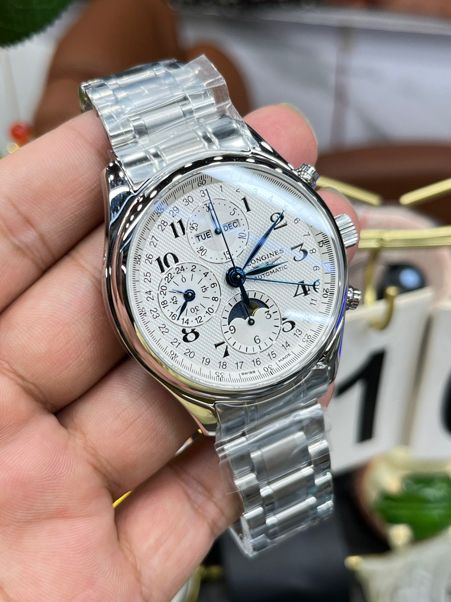 Longines Master Collection Chronograph Moonphase (белый циферблат, «8 стрелок»)
