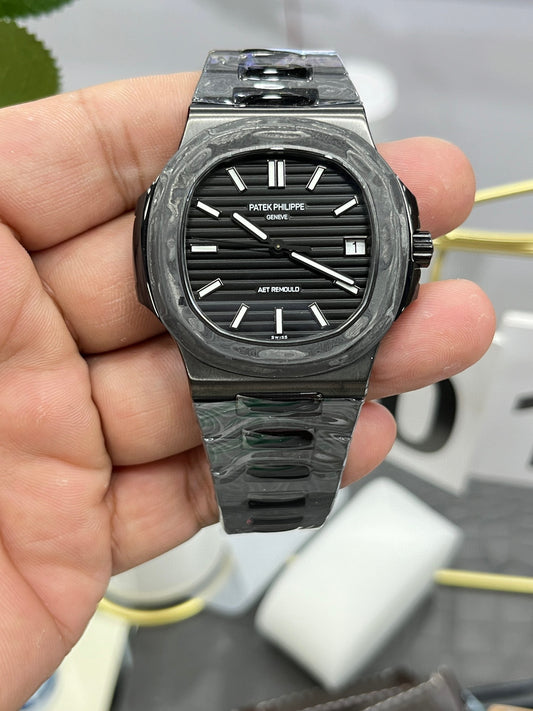 Patek Philippe Nautilus 5711 (карбоновая кастомная версия)